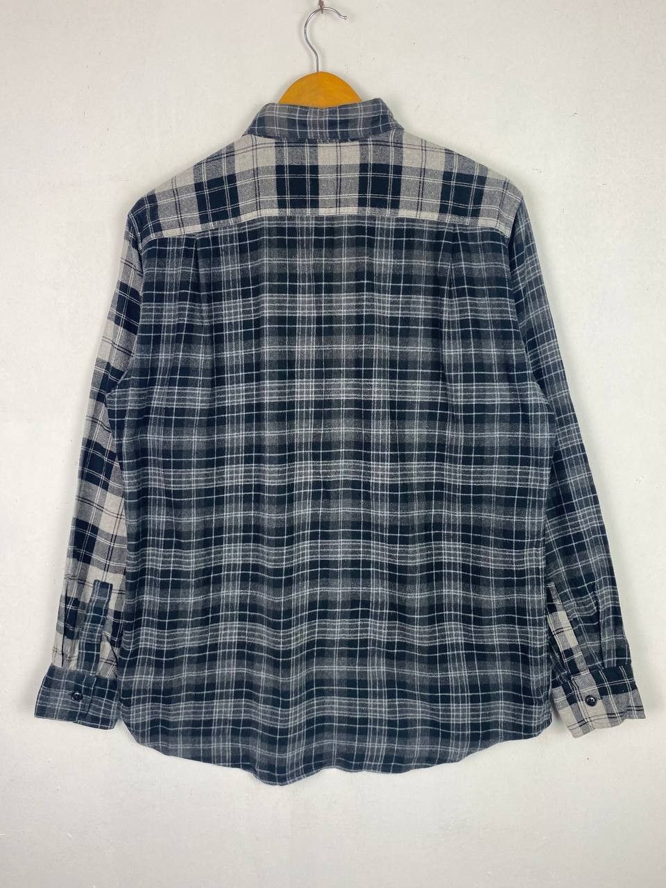 Flannel uniqlo japanese brand patchworks flannel shirt nice design Size US L / EU 52-54 / 3 - 8 Thumbnail