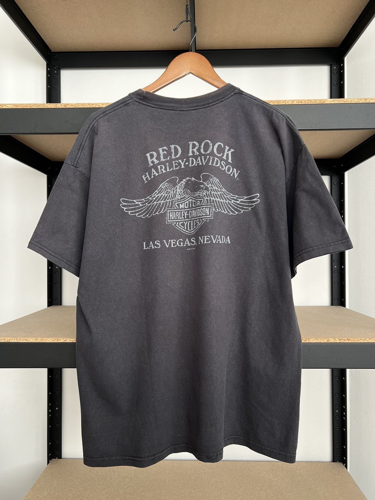 Harley Davidson Vintage 2012 Harley Davidson Eagle Red Rock Black T-shirt Size US XL / EU 56 / 4 - 4 Thumbnail