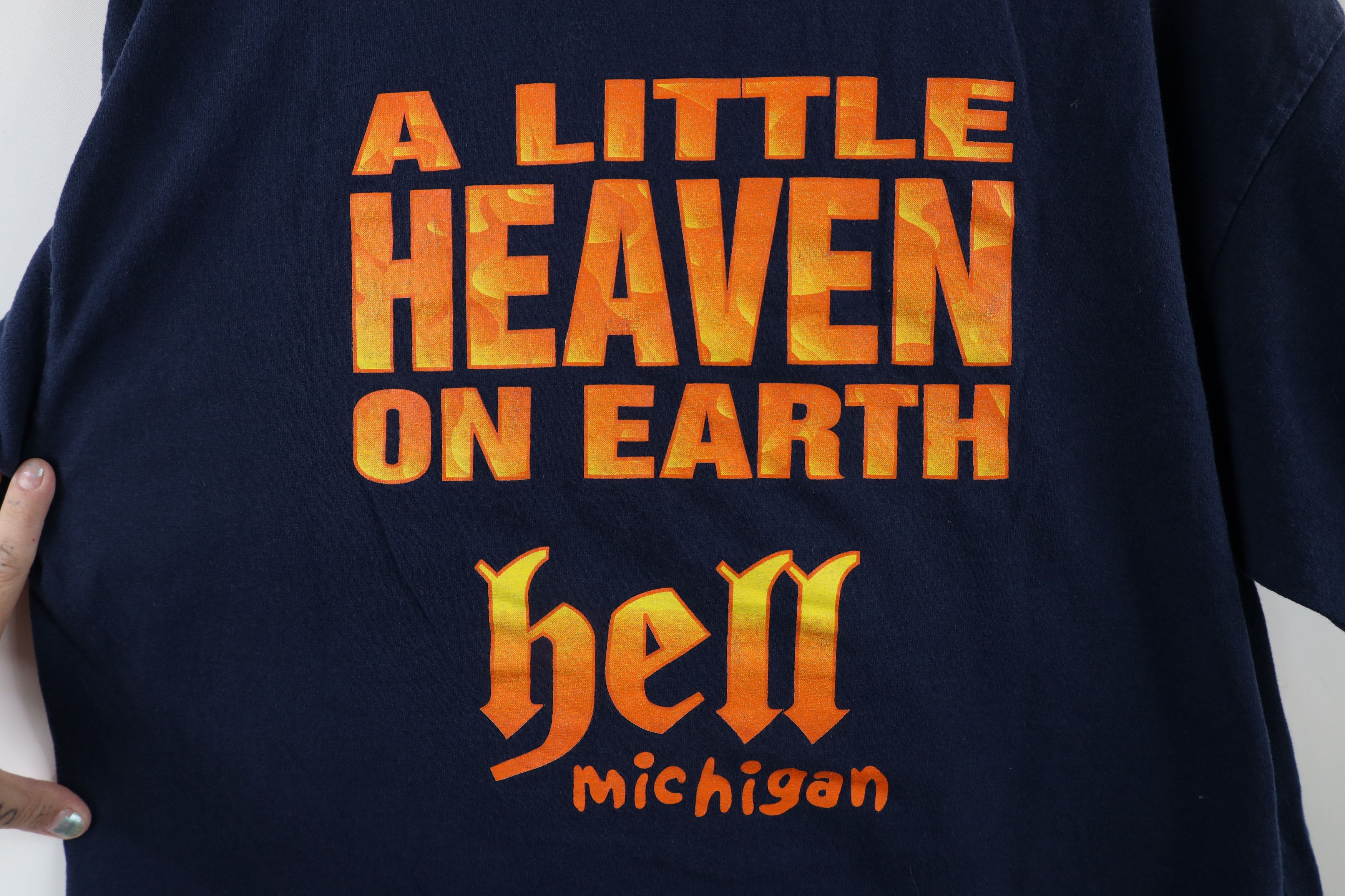 Vintage Vintage 90s Streetwear Hell Michigan Heaven On Earth T-Shirt Size US L / EU 52-54 / 3 - 6 Thumbnail