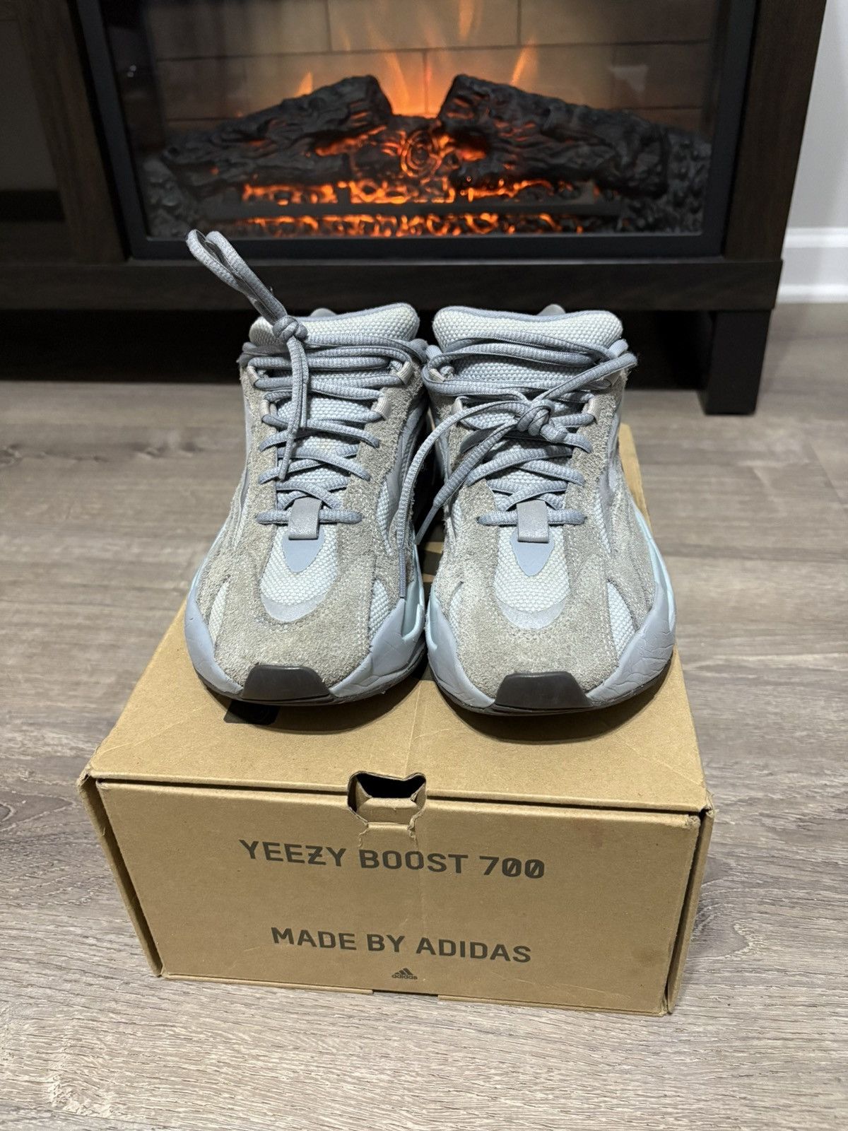 Adidas Yeezy 700 V2 Hospital Blue Size US 6 / EU 39 - 4 Thumbnail
