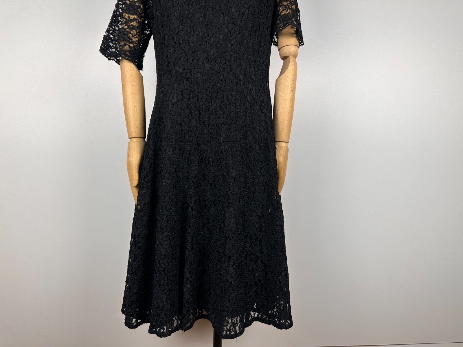 LK Bennett LK Bennett Celine Lace Dress Black Size EU40 US8 UK12 Size S / US 4 / IT 40 - 3 Thumbnail