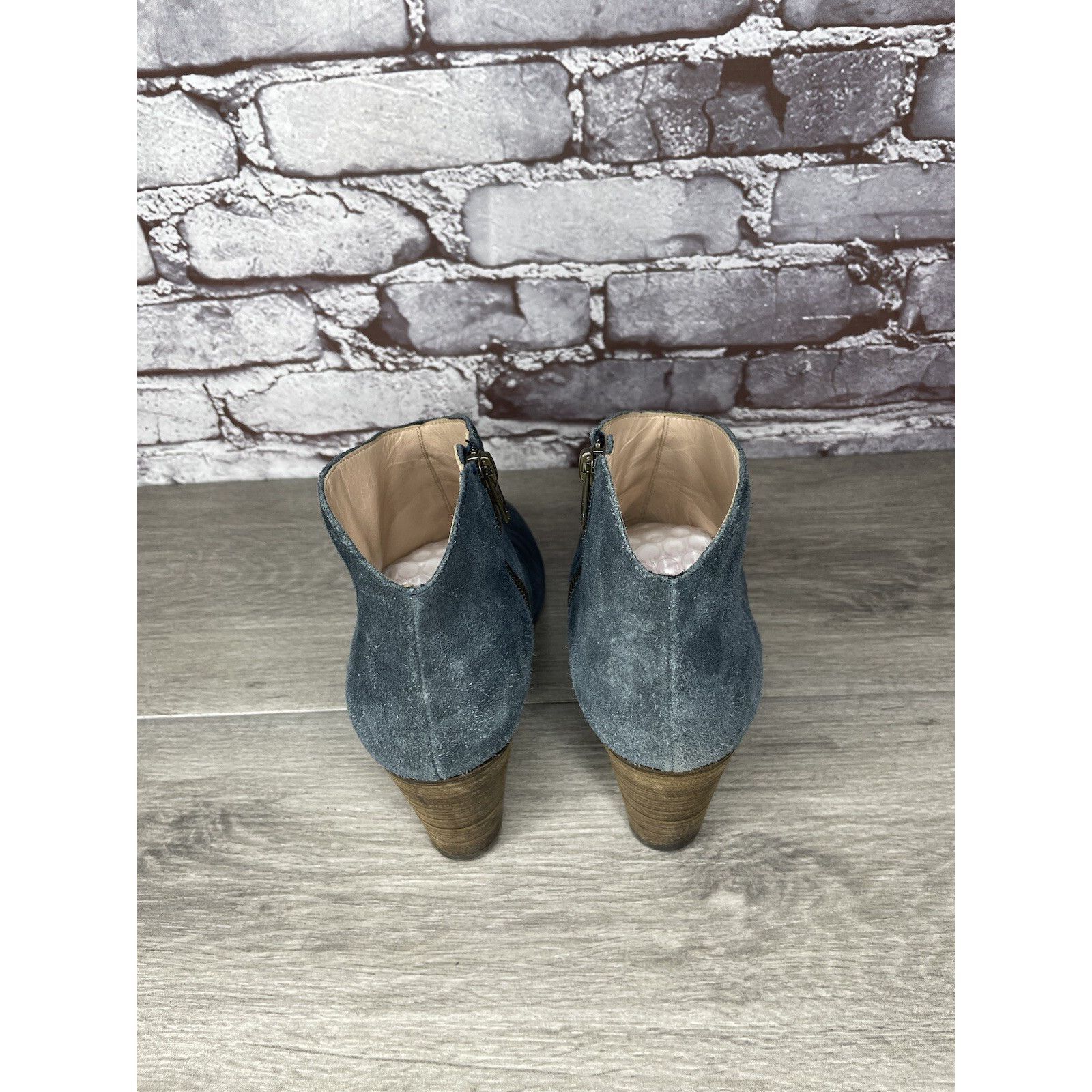 Club Monaco Club Monaco Brooklyn Blue Suede Side Zip Stacked Heel Bootie Size US 7.5 / IT 37.5 - 6 Thumbnail