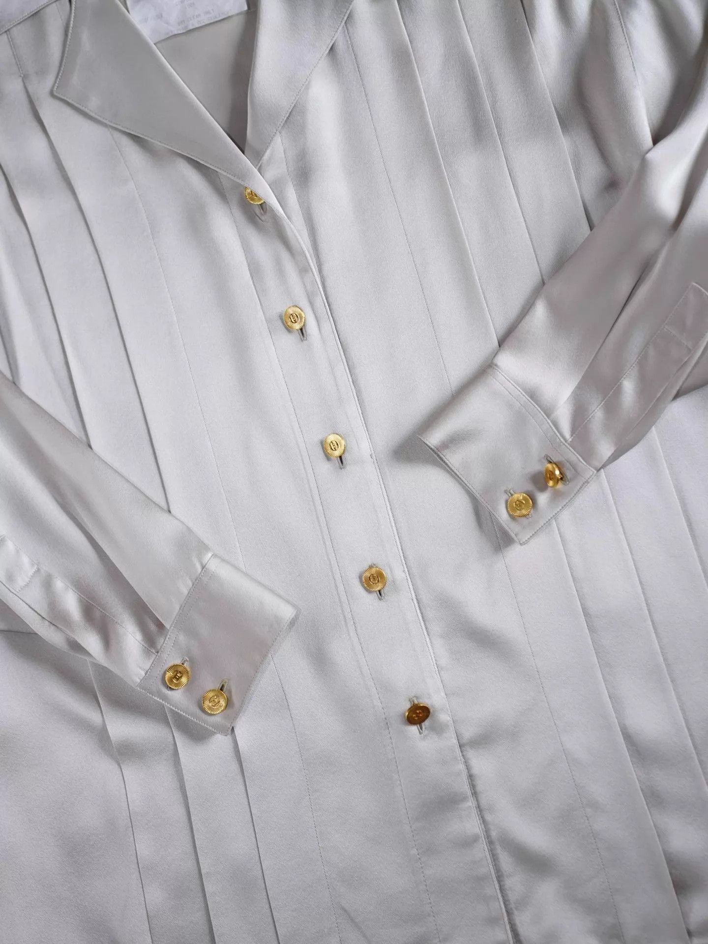 Chanel Chanel Vtg Gray Big Lapel Pleated Gold Button Shirt FR38 Size S / US 4 / IT 40 - 7 Thumbnail