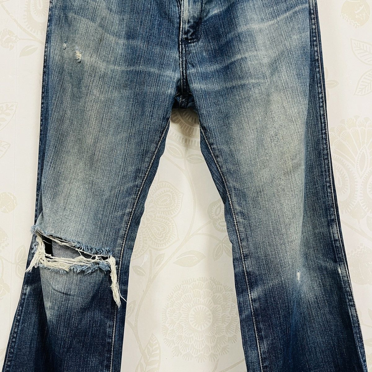 Japanese Brand Vintage Flared Wrangler Hidden Rivet Distressed Denim Jeans Size US 32 / EU 48 - 8 Thumbnail