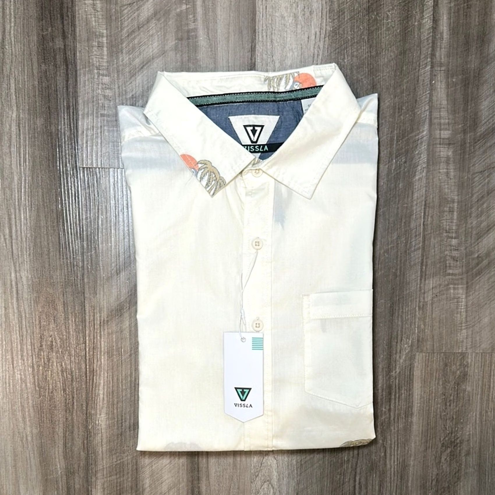 Vissla VISSLA Parrodise Tropical Skull Short Sleeve Button Down - Small Men Shirt Cream 60% Cotton 40% Polyester NWT RS19 Size US 29 - 2 Thumbnail