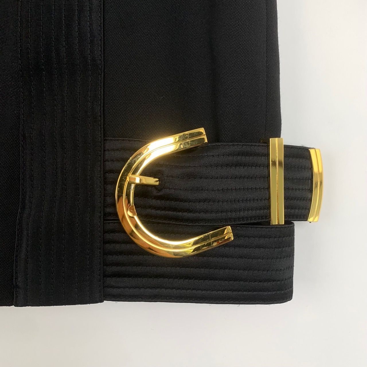 Versace [Versace] Buckle Detail Black Bodycon Mini Skirt 38 Size 38" / US 16 / IT 52 - 5 Thumbnail