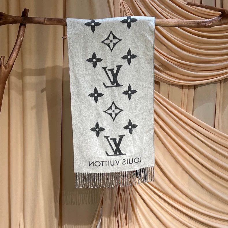 Louis Vuitton Louis Vuitton Grey mink pocket double face cashmere scarf Size ONE SIZE - 2 Thumbnail