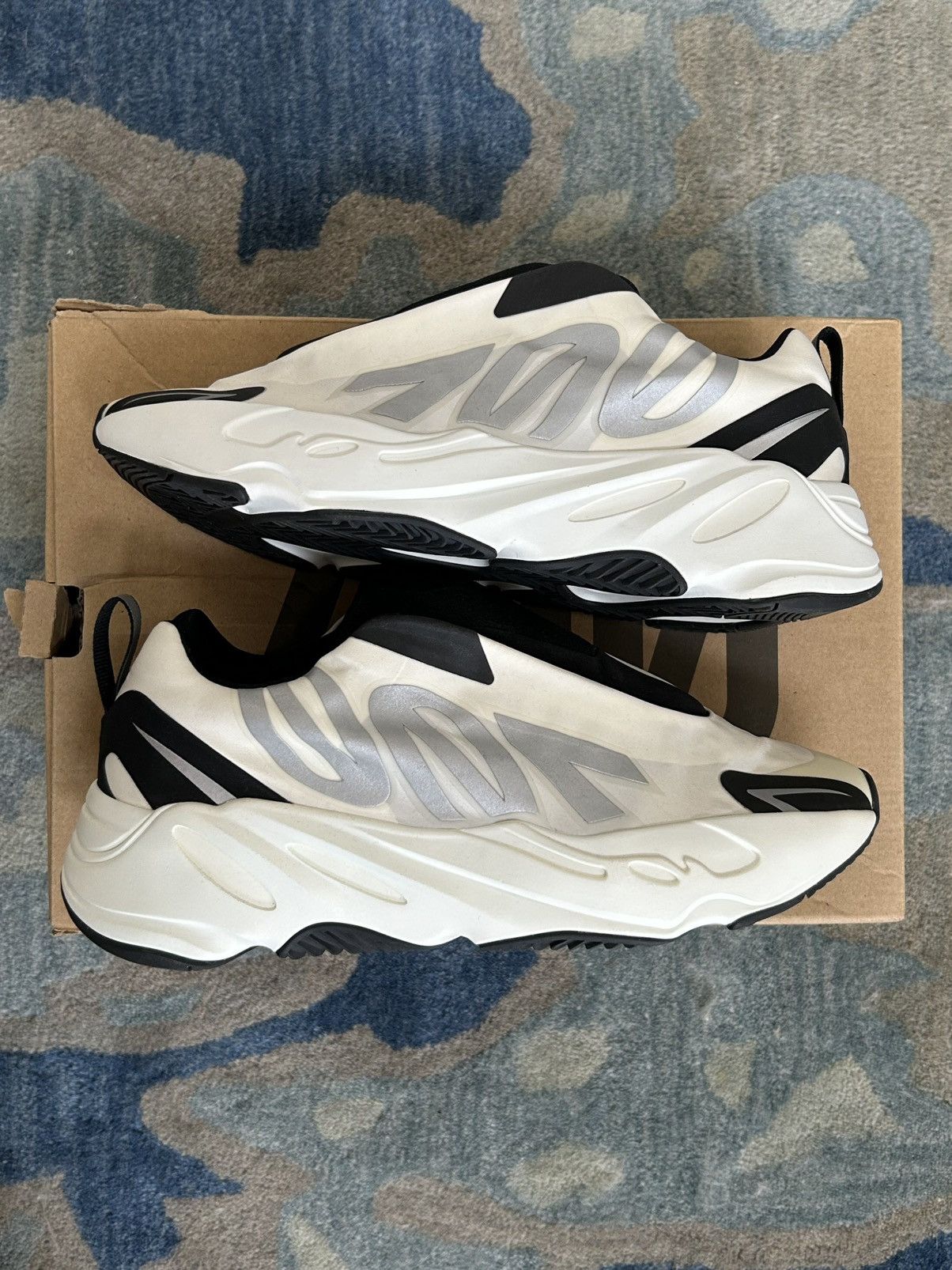 Yeezy Adidas Yeezy boost 700 mnvn laceless analog Size US 8 / EU 41 - 2 Thumbnail