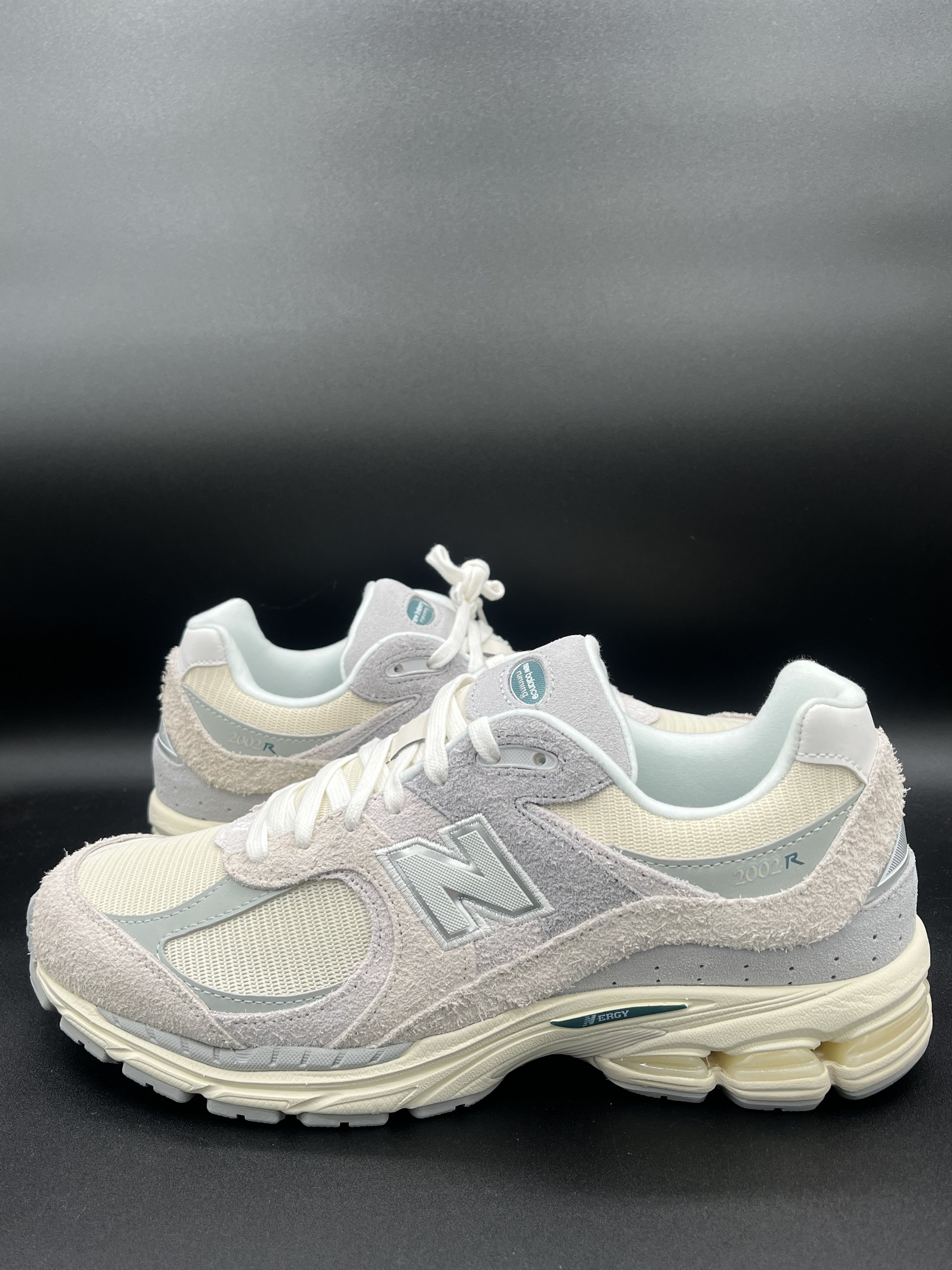New Balance New Balance 2002R Linen Size 10.5 New Size US 10.5 / EU 43-44 - 1 Thumbnail