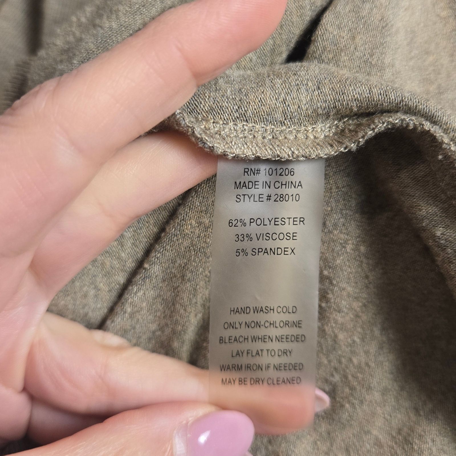 Soft Surroundings Soft Surroundings Medium Simply Elegant Sweater tan V-neck Size M / US 6-8 / IT 42-44 - 5 Thumbnail