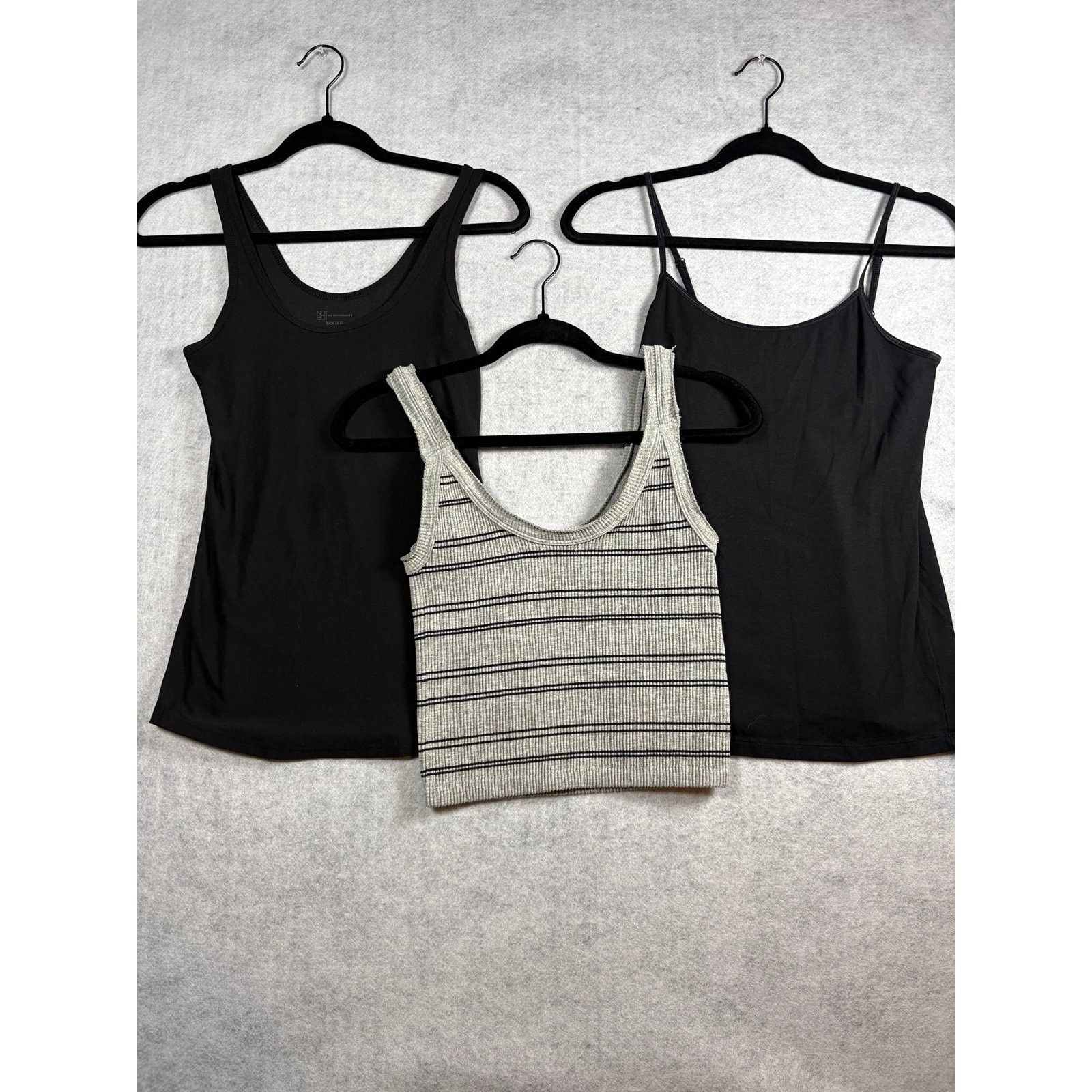 0 3 Tank Top Bundle Casual Tops woman’s ladies Size Small 0421 Size S / US 4 / IT 40 - 1 Thumbnail