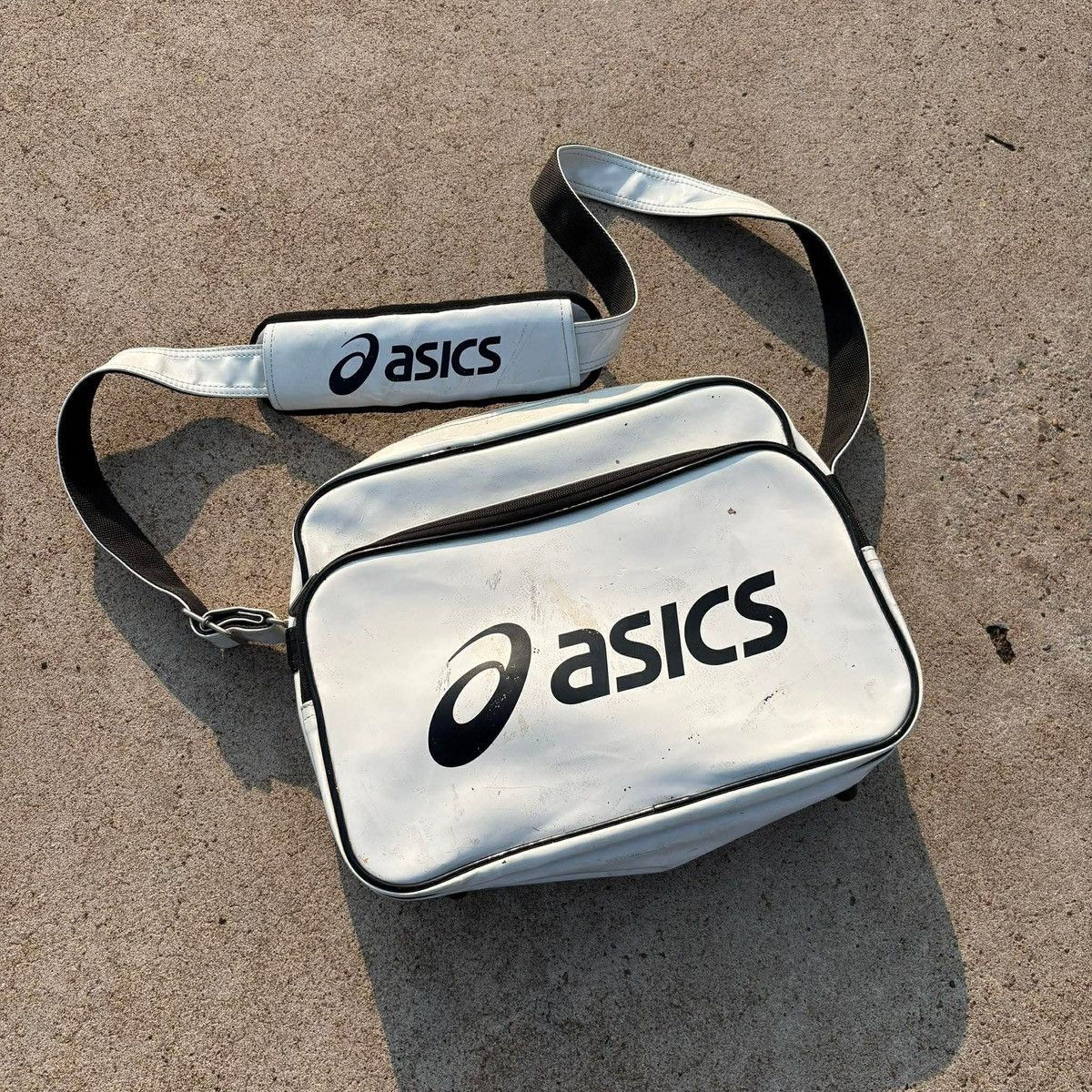 Asics ASICS White Shoulder Bag / Sport Crossbody / Logo Print Size 34 - 2 Thumbnail