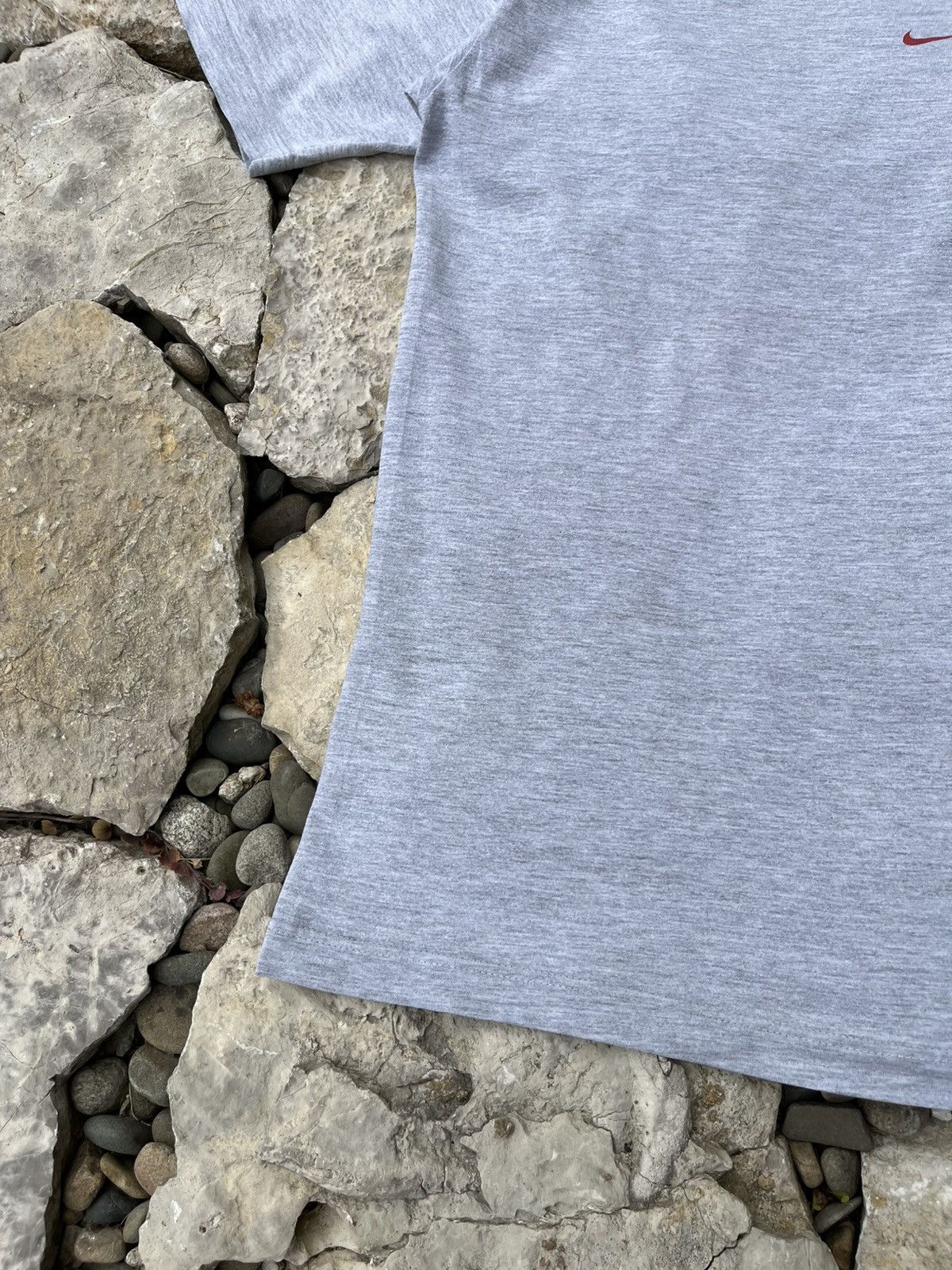 Nike × Vintage Rare Vintage Nike 90s y2k central swoosh t-shirt tee retro Size US L / EU 52-54 / 3 - 7 Thumbnail