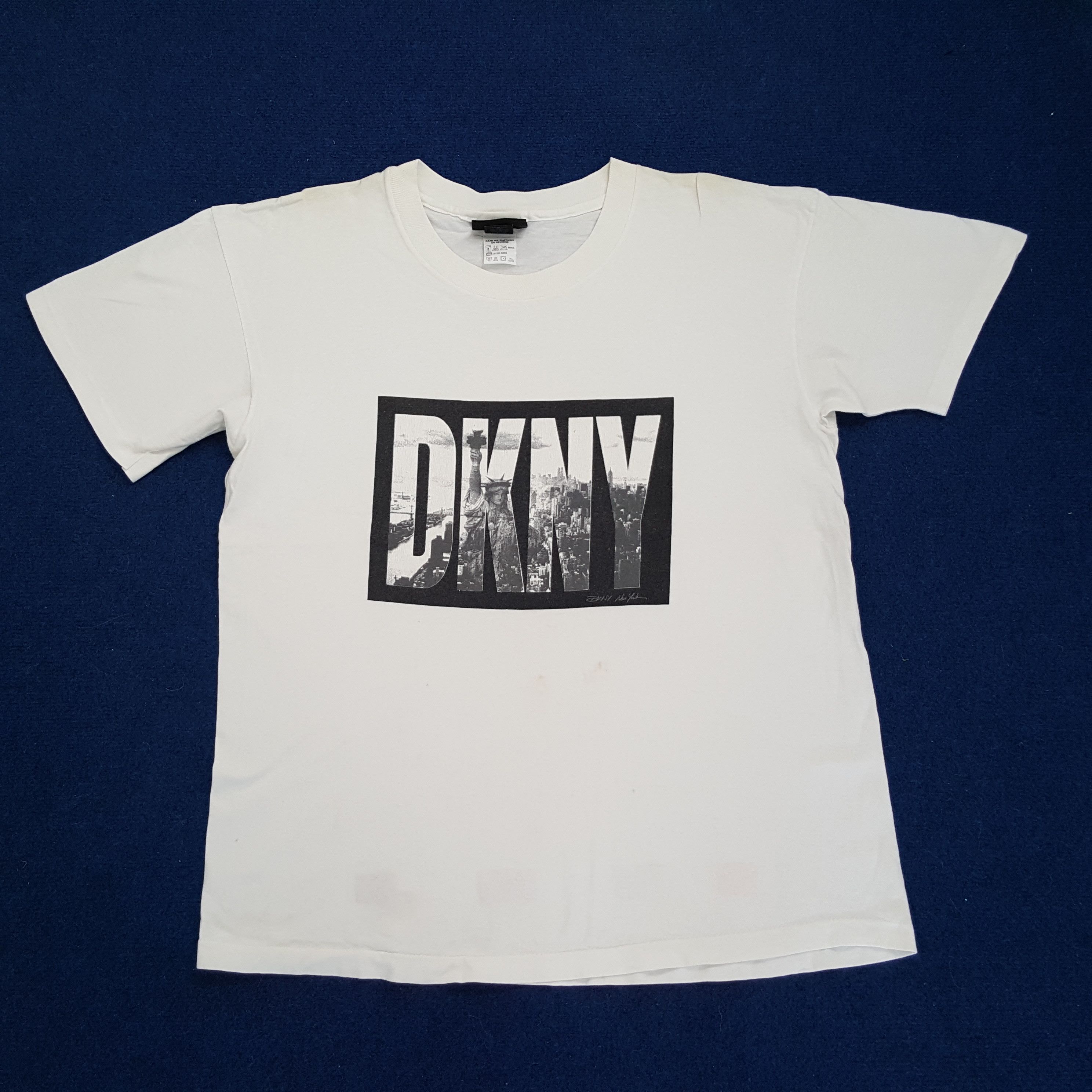 DKNY × Vintage Vintage DKNY New York Streetwear T-shirt Size US L / EU 52-54 / 3 - 1 Thumbnail