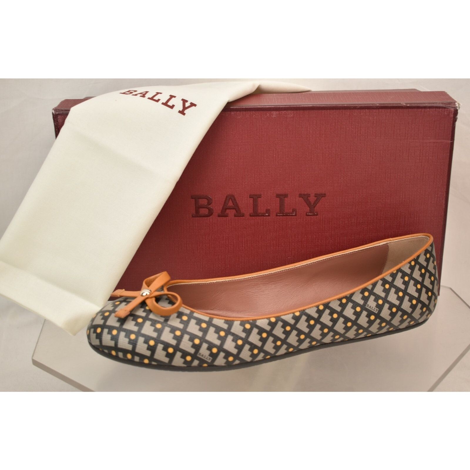 Bally BALLY DULCINA BEIGE COATED CANVAS LOGO LEATHER BOW FLATS 10 Size US 10 / IT 40 - 7 Thumbnail
