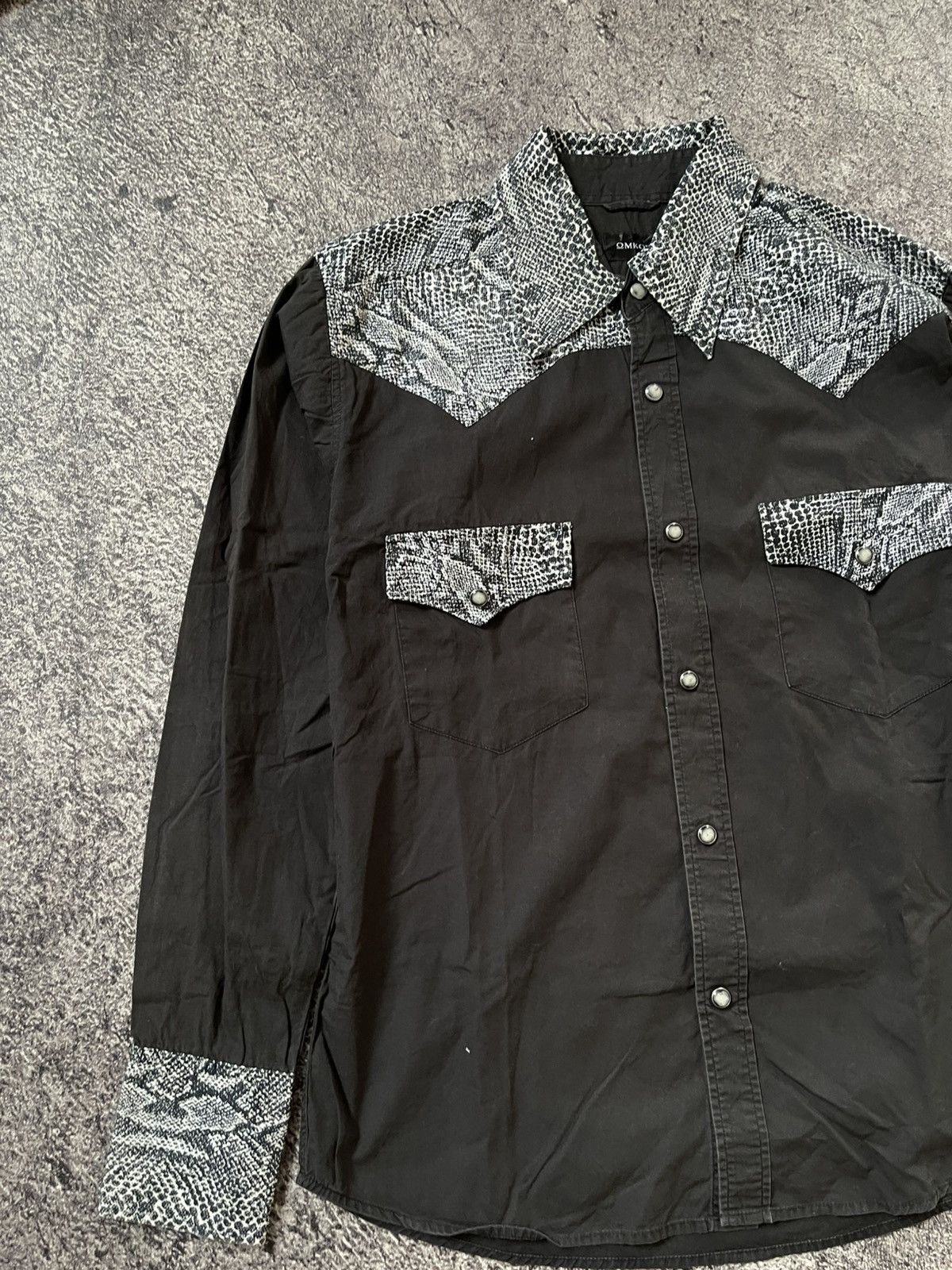 Japanese Brand OMKOM SNAKESKIN LGB IFSIXWASNINE SHIRT Size US M / EU 48-50 / 2 - 3 Thumbnail