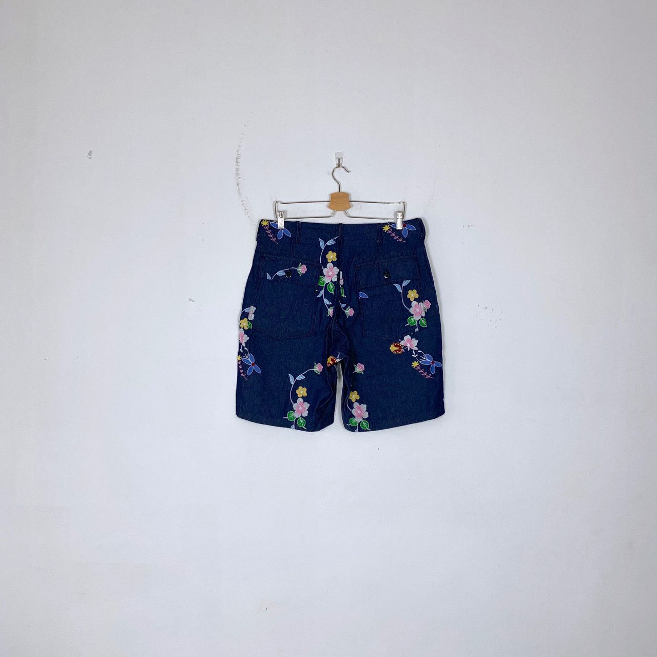 Engineered Garments INDIGO DENIM FLORAL EMBROIDERY FATIGUE SHORT Size US 34 / EU 50 - 2 Thumbnail