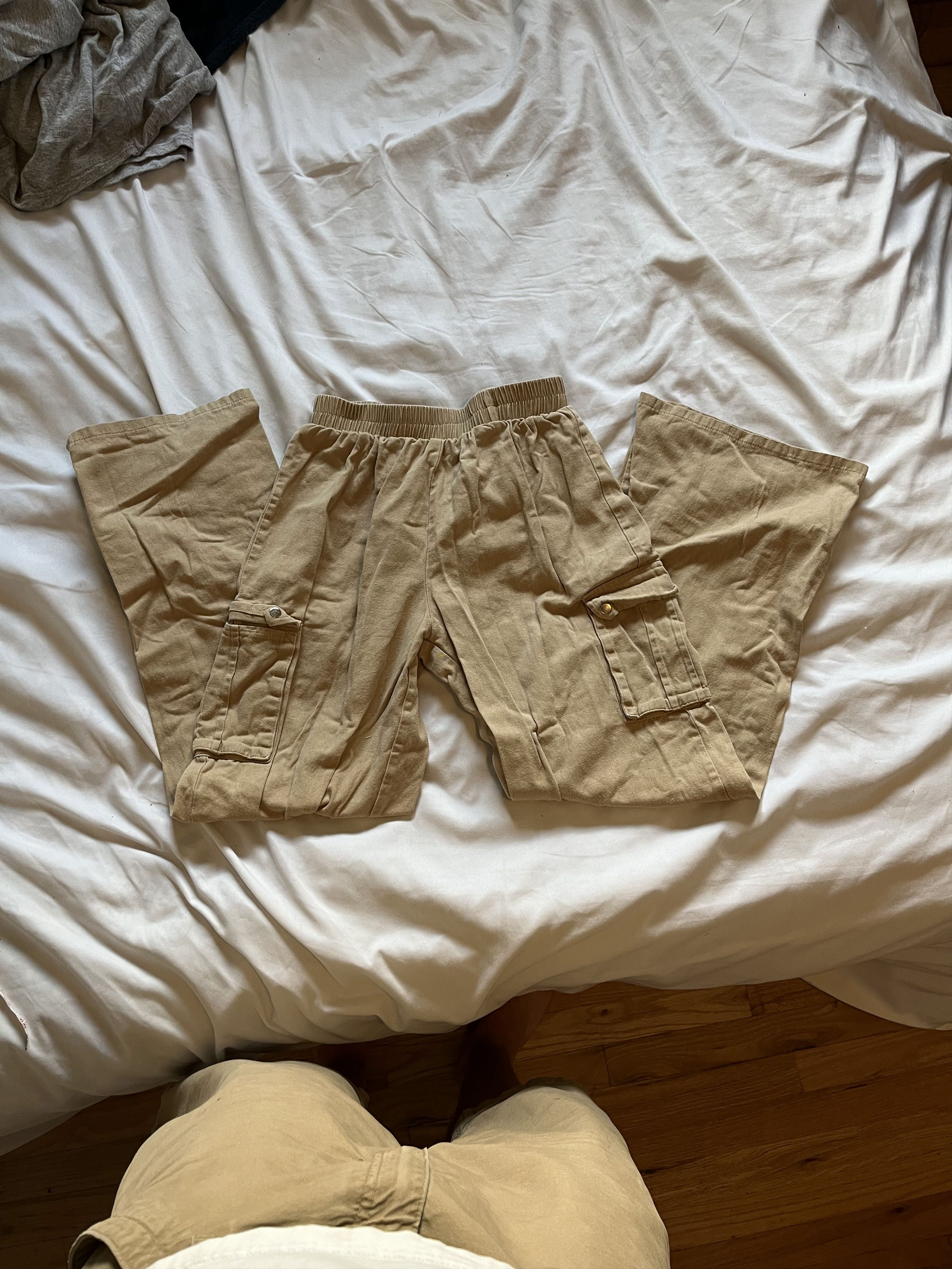 PrettyLittleThing PrettyLittleThing Flared Cargo Pants Size 27" / US 4 / IT 40 - 1 Thumbnail