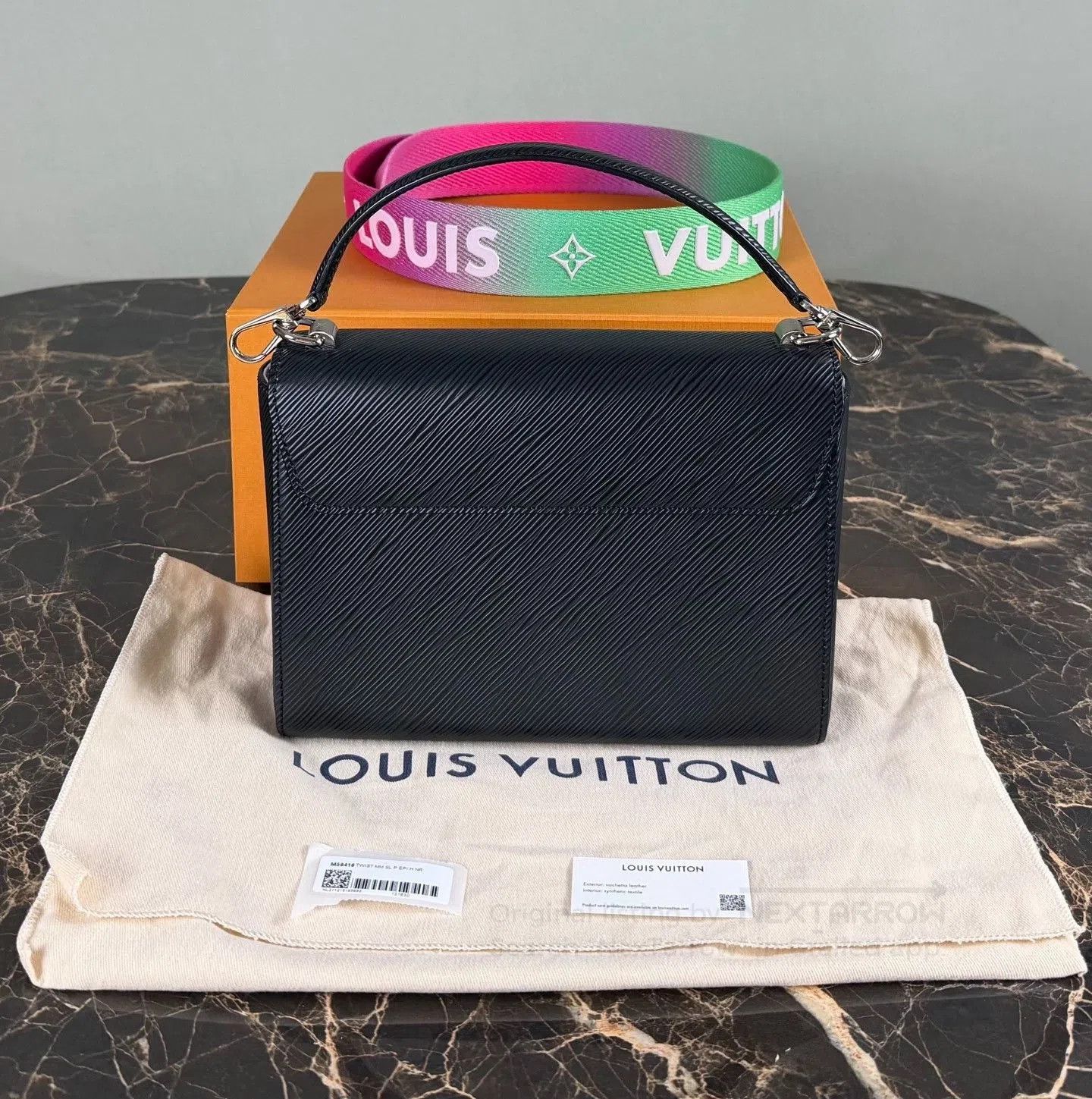 Louis Vuitton LV Twist Handbag Shoulder Crossbody. Size ONE SIZE - 3 Thumbnail