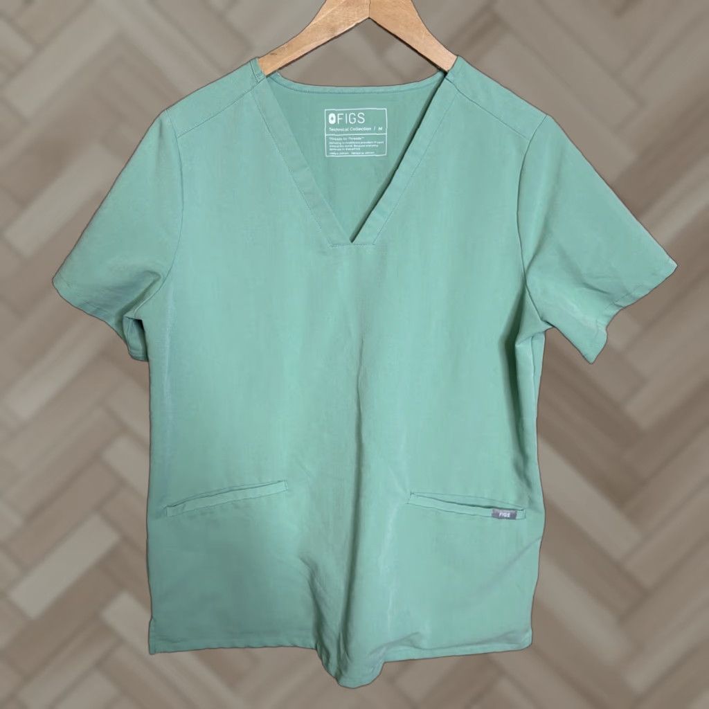 Vintage Figs FW1100 Technical Collection Women's Scrub Top M Green Medical Solid Satin Polyester Scrub Top Womens Medical Scrub Top Green Size M / US 6-8 / IT 42-44 - 1 Thumbnail