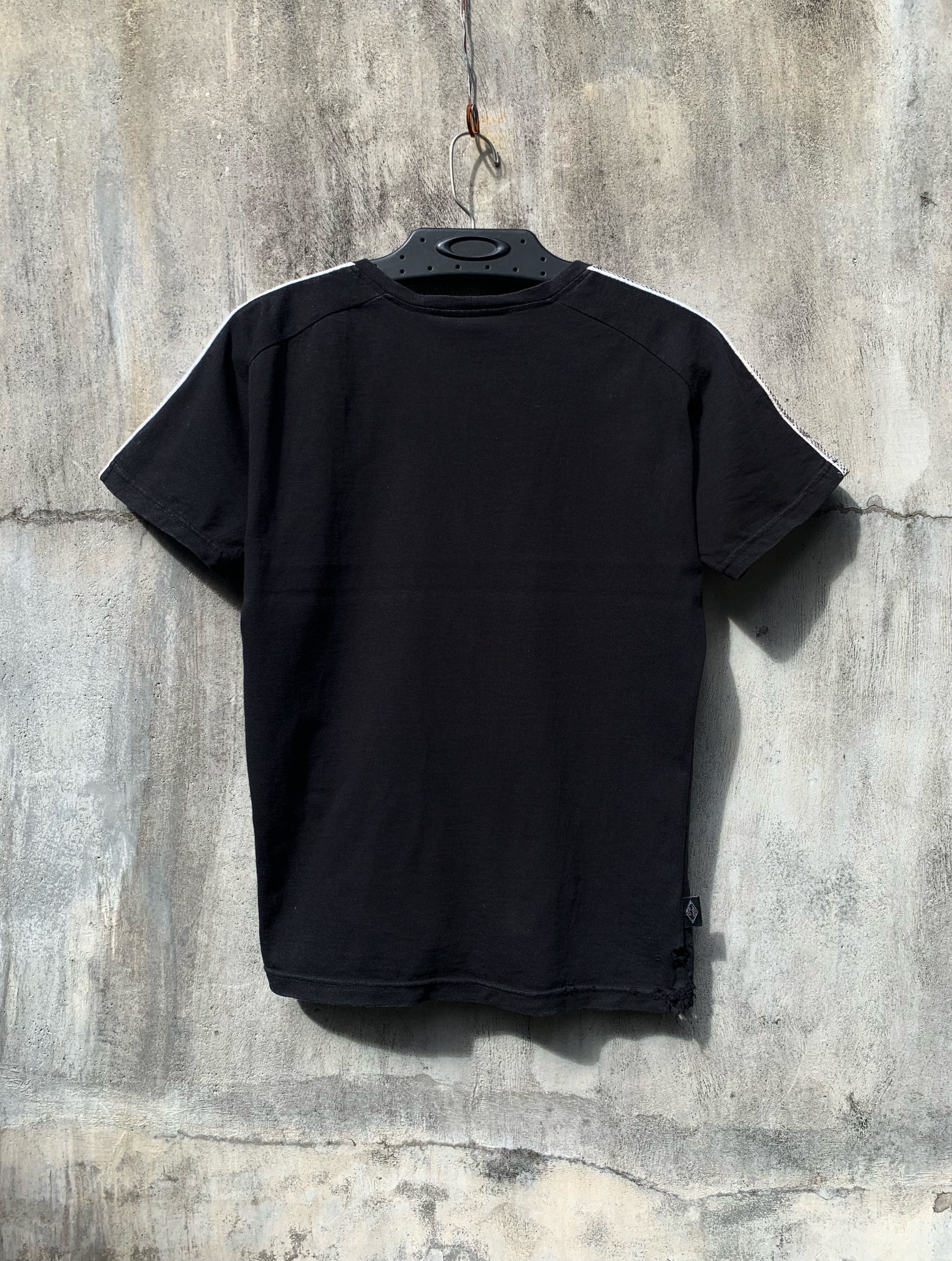Billabong Vintage Billabong Australia Ladies Center Logo Black Tee Size L / US 10 / IT 46 - 5 Thumbnail
