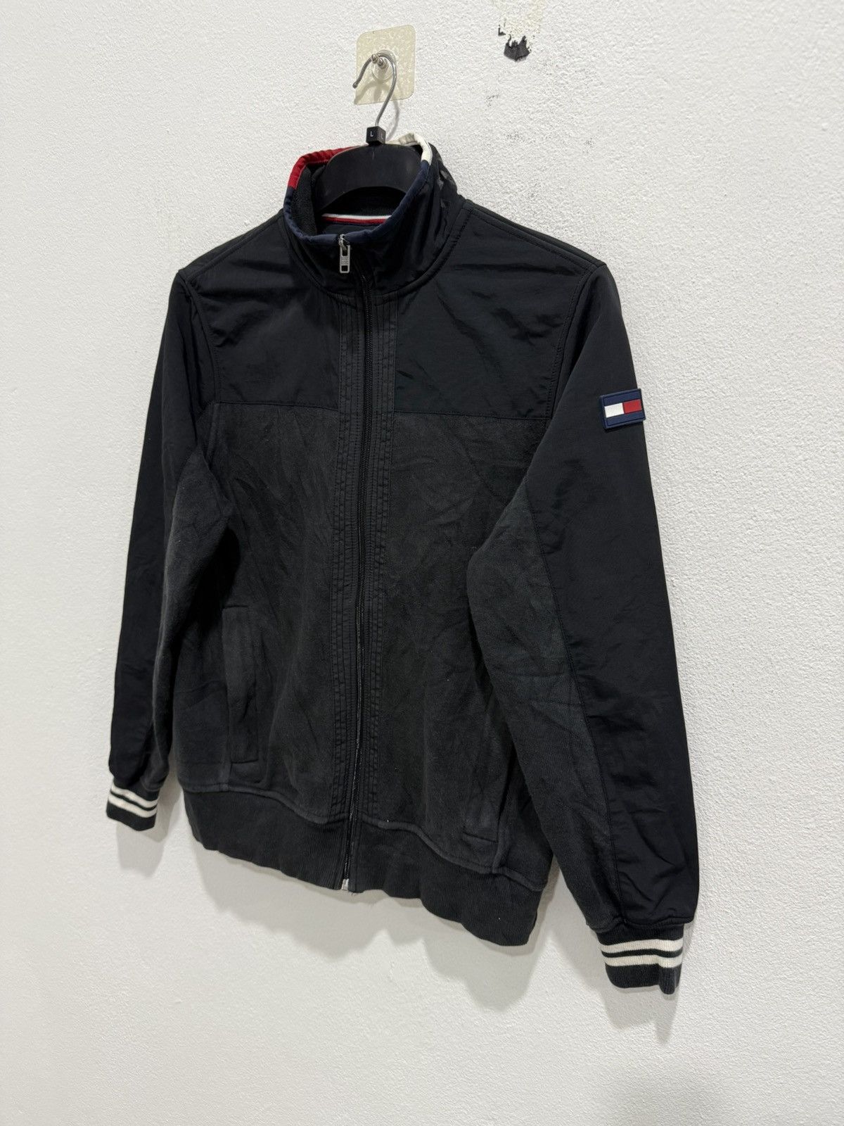 Tommy Hilfiger vintage 90s TOMMY HILFIGER Black Zipper Sweater Casual Size US M / EU 48-50 / 2 - 2 Thumbnail