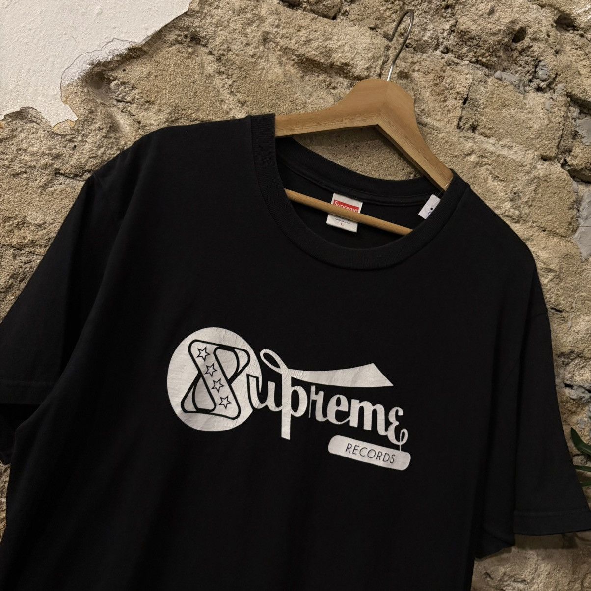 Supreme Supreme Record Tee Size US L / EU 52-54 / 3 - 2 Thumbnail