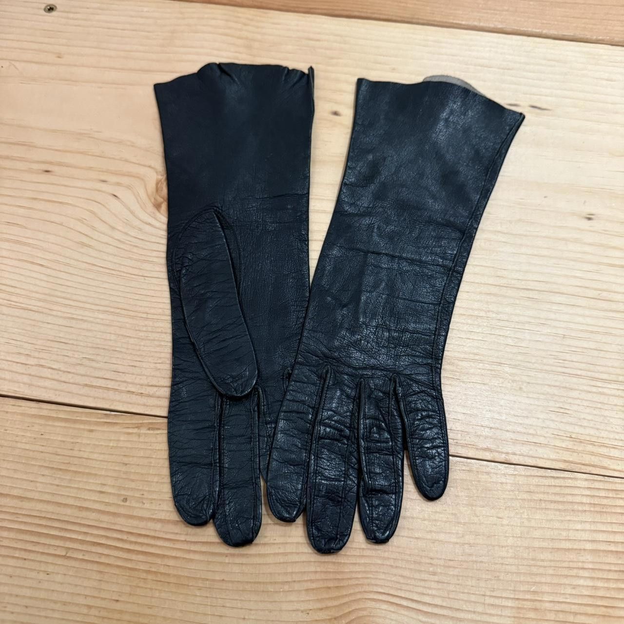 Designer Women's Vintage Black Leather Gloves Size ONE SIZE - 2 Thumbnail