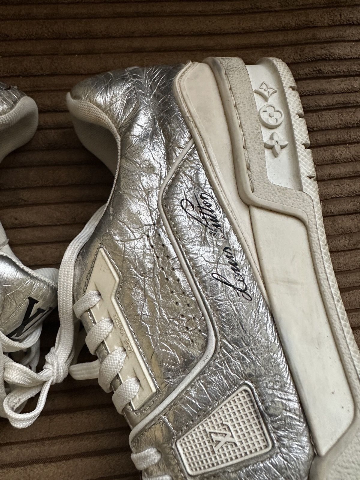 Louis Vuitton Louis Vuitton OG Trainer Silver Metallic Size US 7.5 / EU 40-41 - 6 Thumbnail
