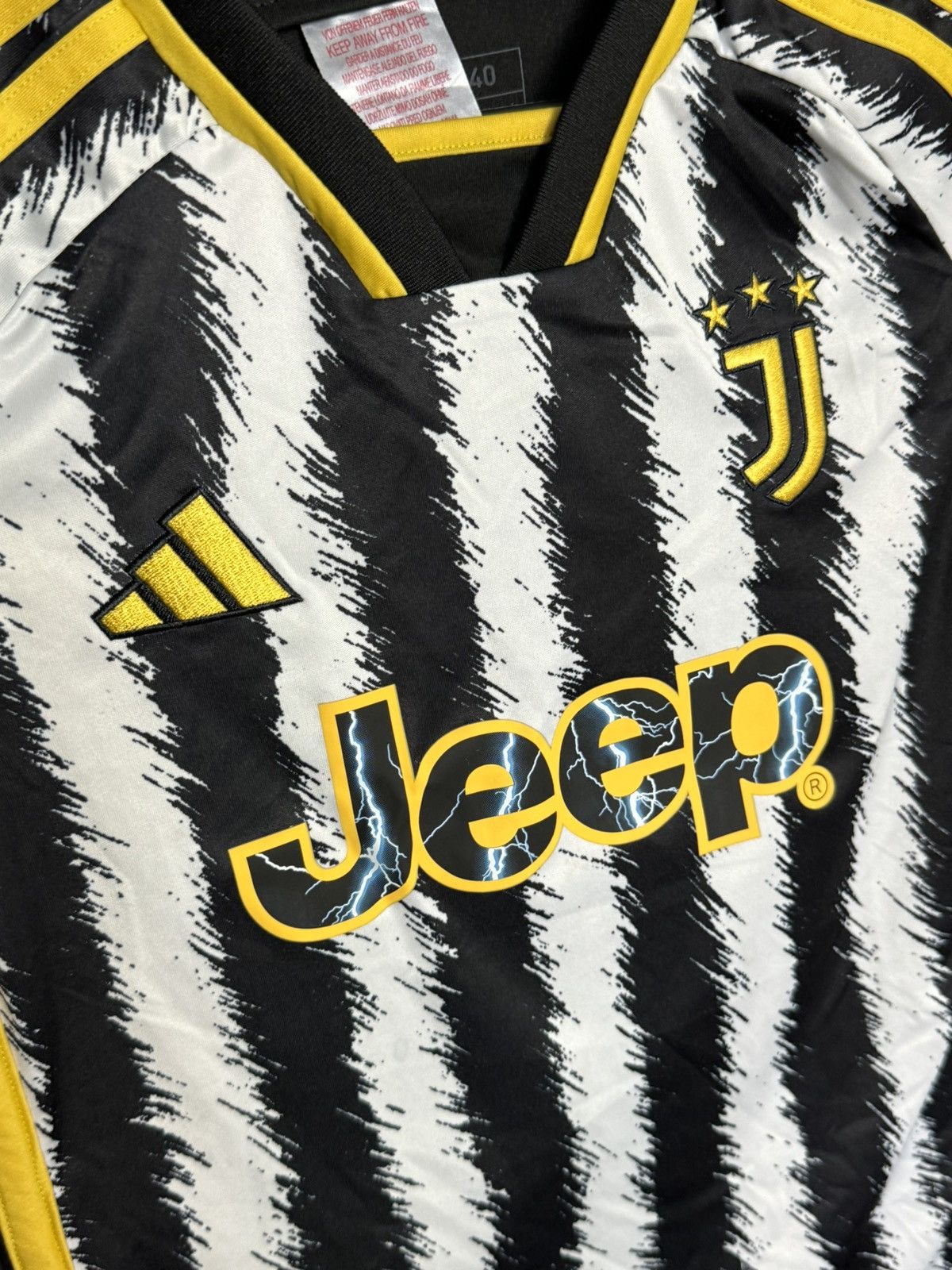 Adidas KIDS Juventus 23/24 Home Football Jersey T-Shirt Size US XS / EU 42 / 0 - 3 Thumbnail