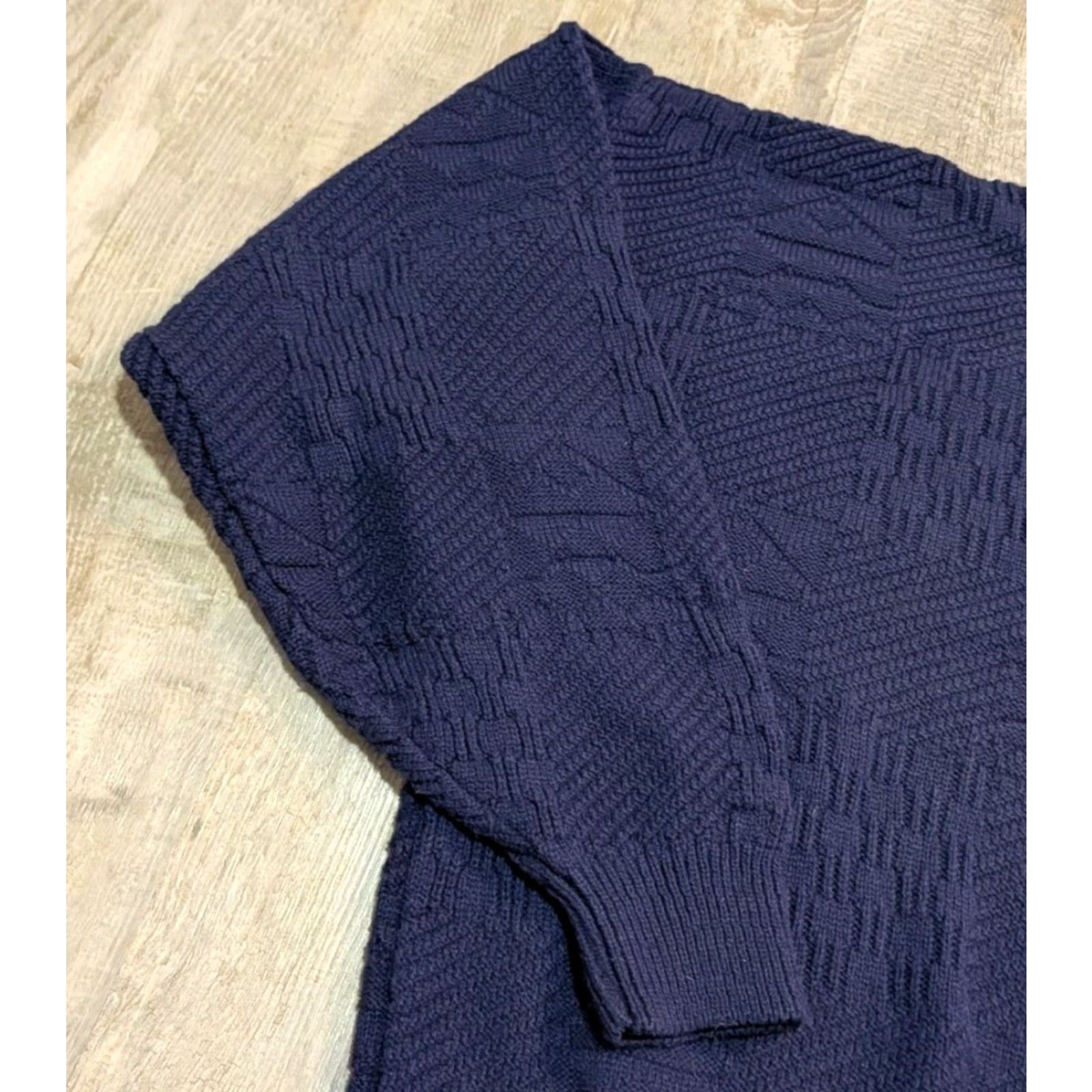 Vintage VINTAGE Whitefish Bay Blue Embossed 3D Mens Knit Sweater Crew Neck Blue Acrylic Hungary Size L Knit Pullover 90s Casual Mens Size US L / EU 52-54 / 3 - 4 Thumbnail