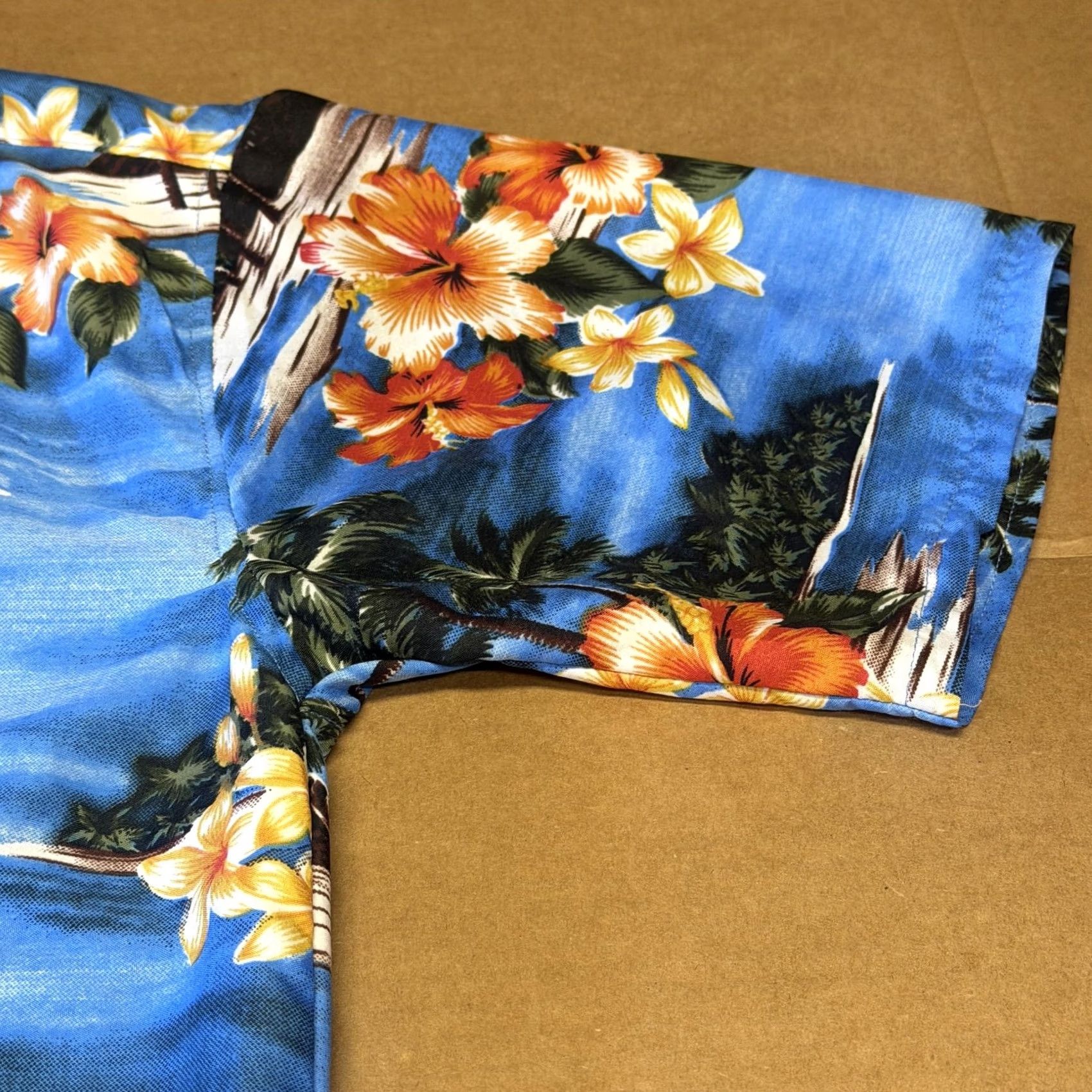 Vintage Salty Wave Hawaiian Shirt Mens XL Blue Floral Palm Tree Tropical Button Up - Short Sleeve - Casual Beachwear - 100% Viscose Size US XL / EU 56 / 4 - 4 Thumbnail