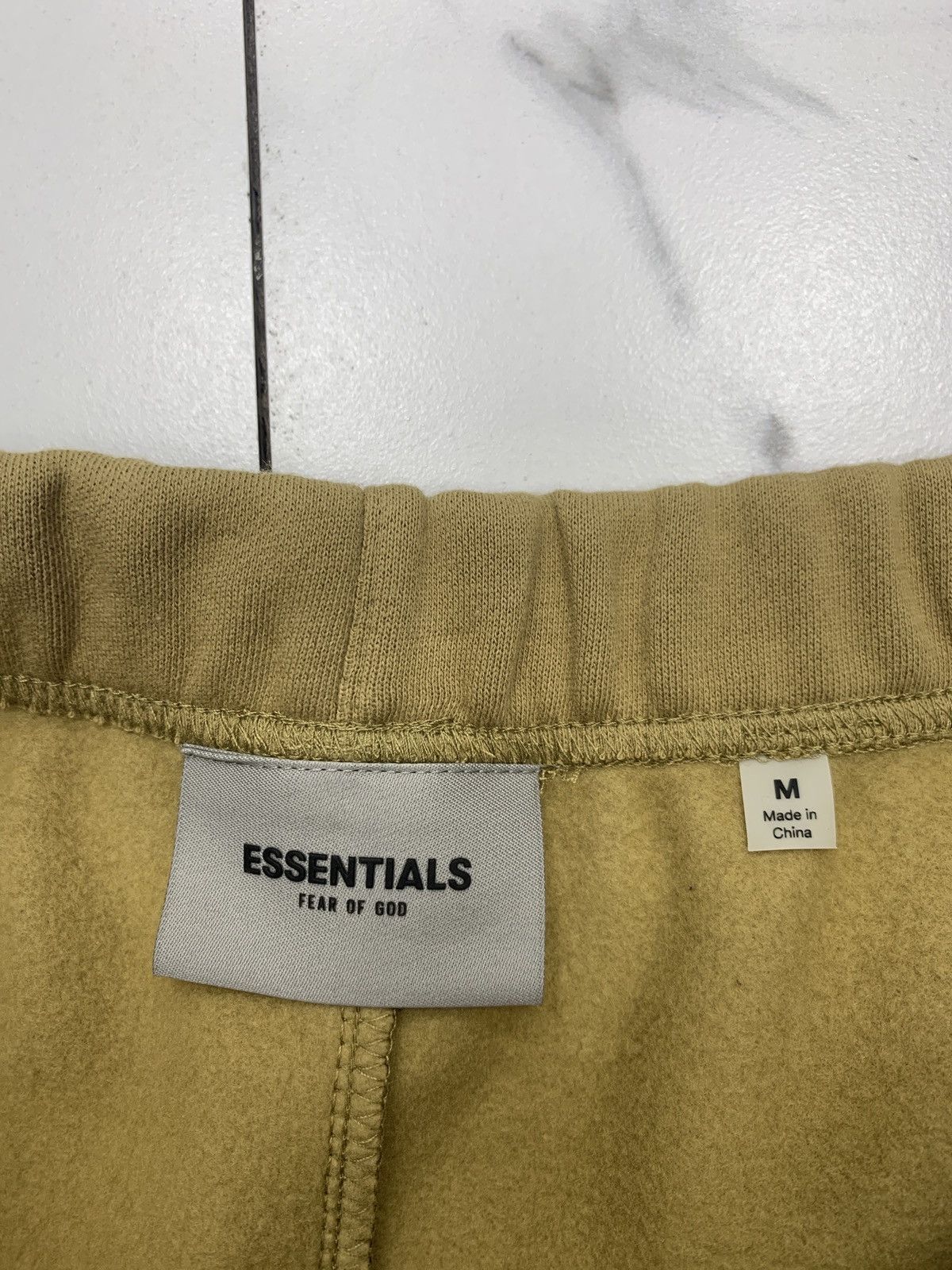 Essentials Fear of God Essentials Shorts "Amber" Size US 32 / EU 48 - 3 Thumbnail