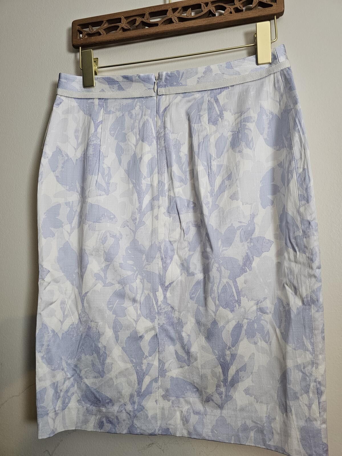 Banana Republic NWT Banana Republic Skirt Blue & White Womens Size 4 Satin Size 27" / US 4 / IT 40 - 3 Thumbnail