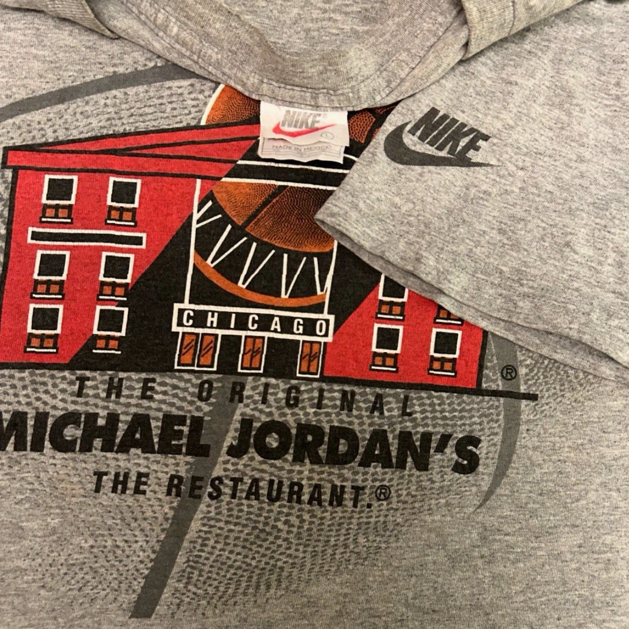 Nike VINTAGE Nike Air Jordan Michael Jordan Restaurant Chicago VTG Shirt Mens XL Gray 90s Sports USA Hip Hop Mens XL Size US XL / EU 56 / 4 - 3 Thumbnail
