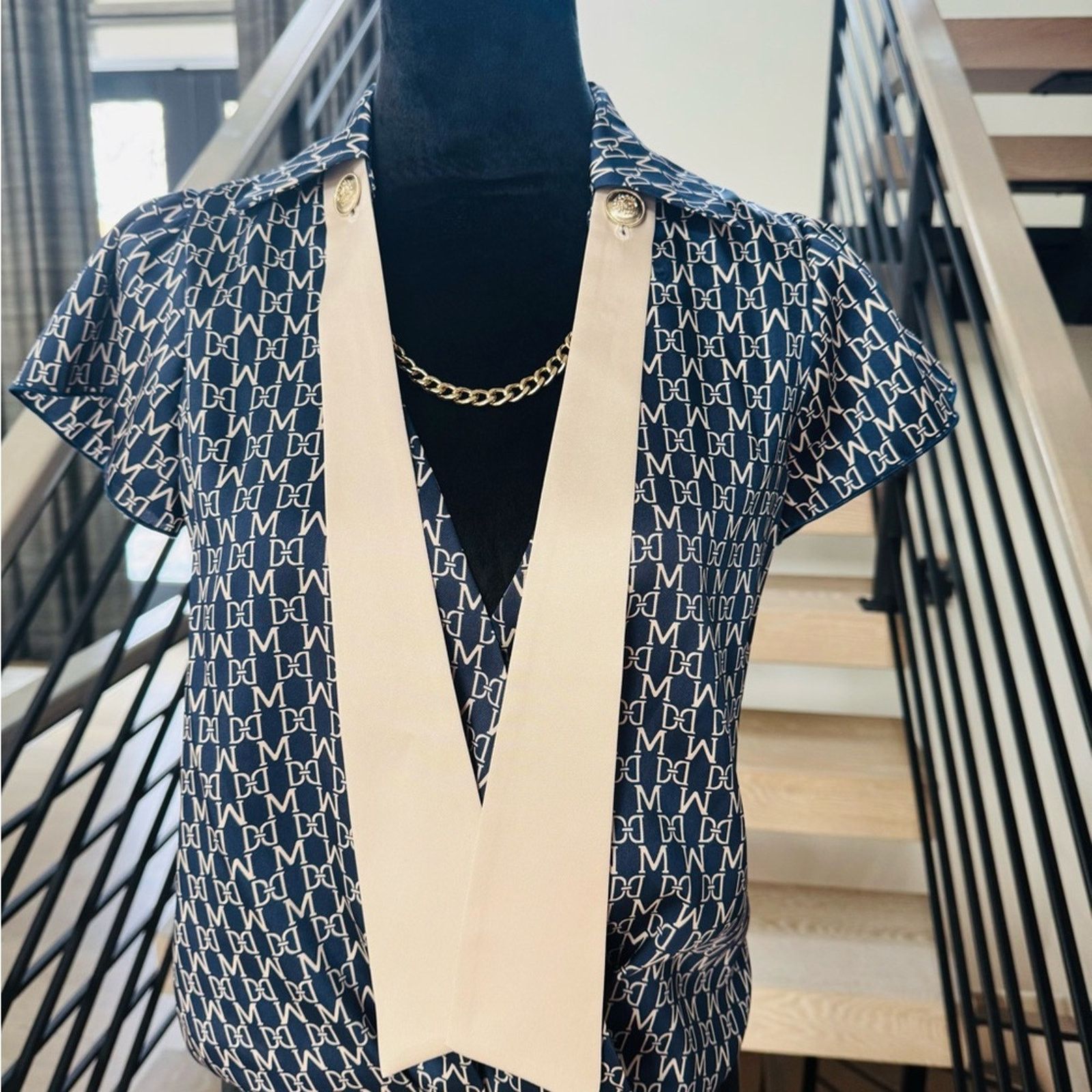 Other New Marciano Chic Navy Patterned Blouse with Tie & Chain XS Size S / US 4 / IT 40 - 10 Thumbnail