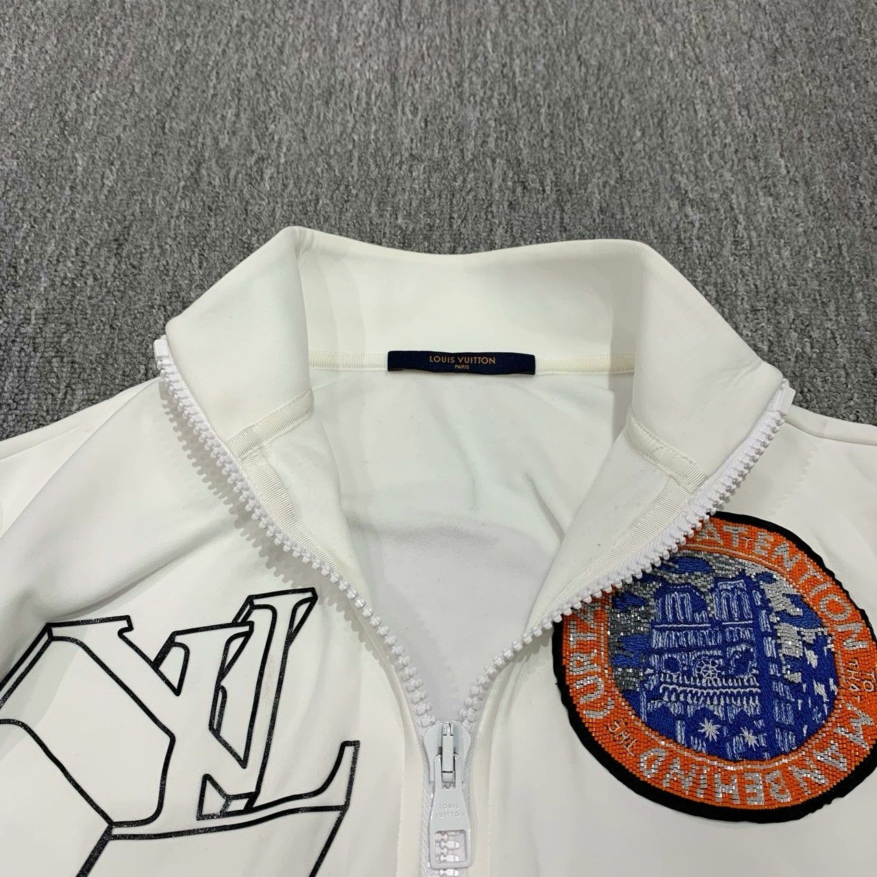 Louis Vuitton Louis Vuitton White rhinestone sequin large logo jacket Nex Size US S / EU 44-46 / 1 - 4 Thumbnail