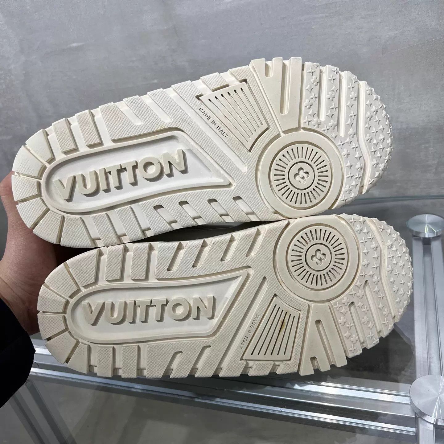 Louis Vuitton LV Trainer White UK6/40 Original Box Size US 7 / EU 40 - 7 Thumbnail