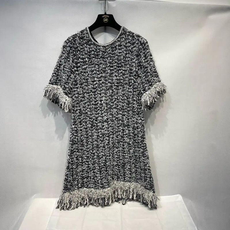 Chanel Chanel Multi-Color Winter Short Sleeve Dress 0089 Size M / US 6-8 / IT 42-44 - 1 Thumbnail
