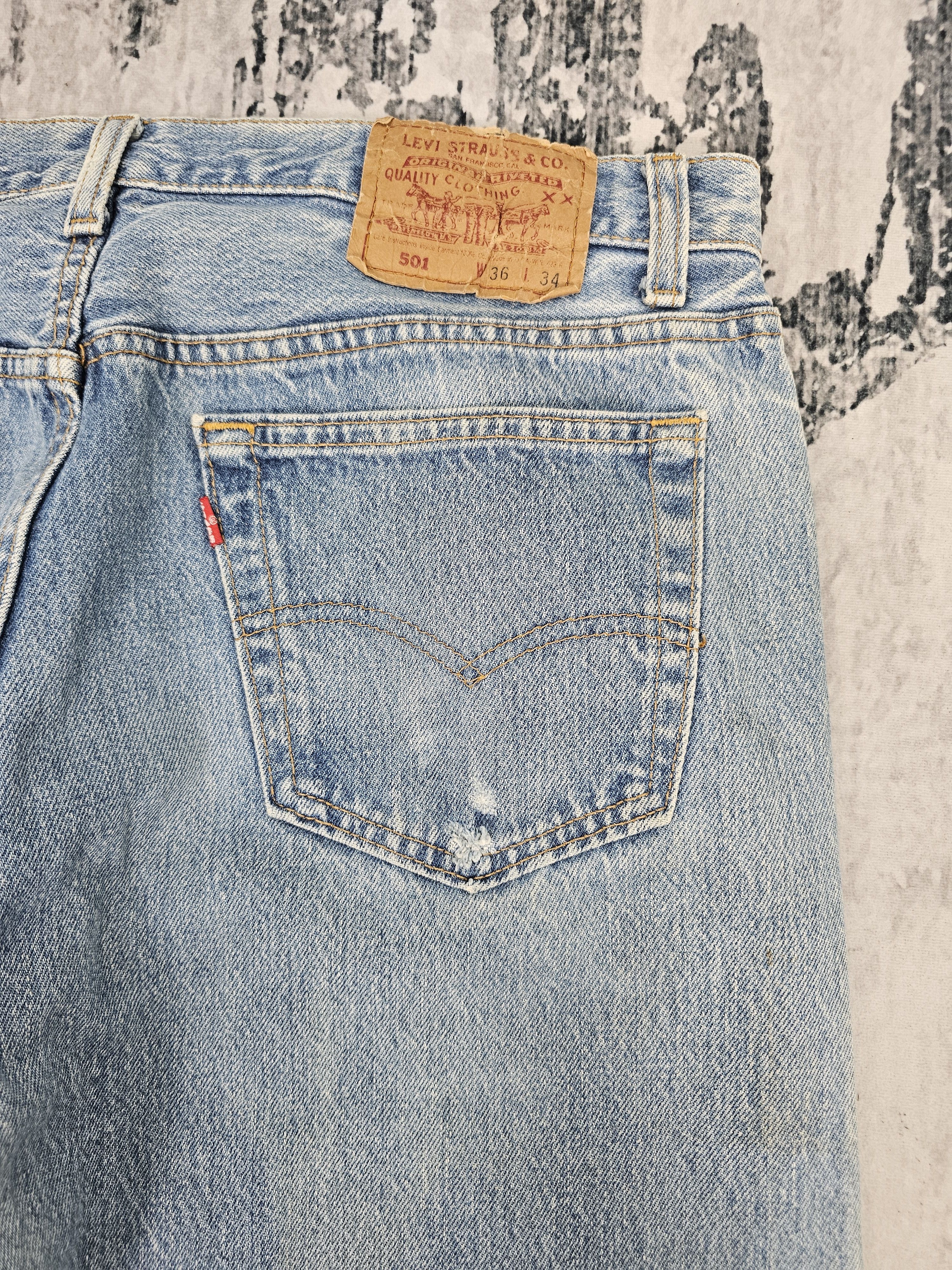Levi's Vintage Clothing Vtg 90's LEVIS 501 Bleach Faded Blue Jeans Made In USA L0546 Size US 34 / EU 50 - 10 Thumbnail