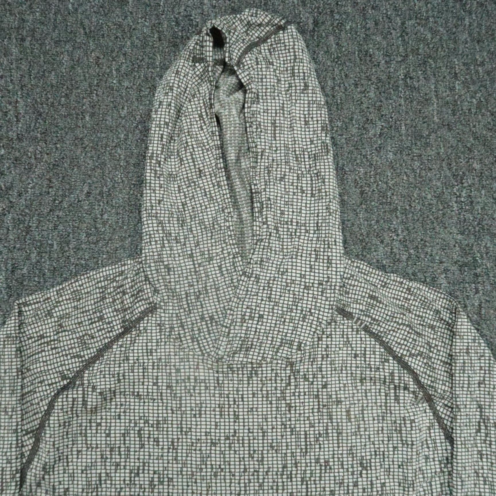 Lululemon Lululemon Hoodie Men M Gray Black Metal Vent Tech Pullover Long Sleeve Size US M / EU 48-50 / 2 - 2 Thumbnail