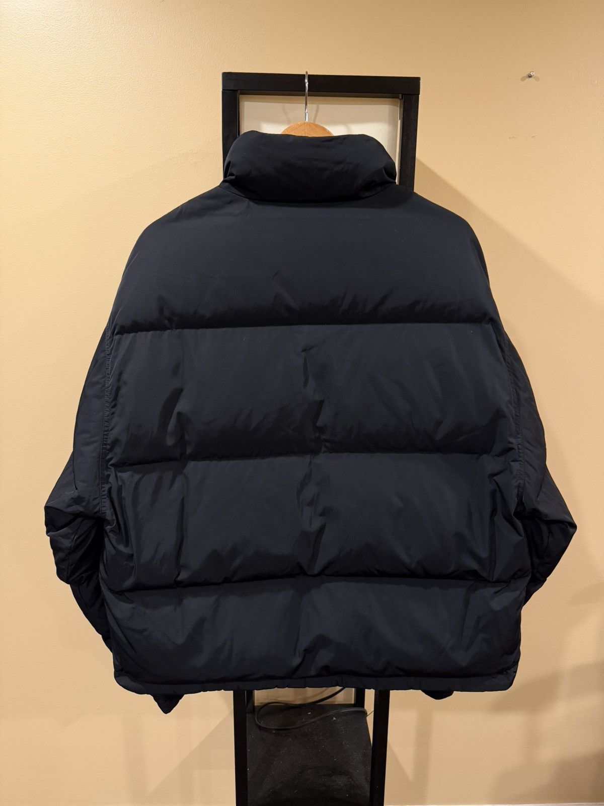 Balenciaga Balenciaga FW24 Runway Pin Reversible Down Puffer Jacket Size US S / EU 44-46 / 1 - 5 Thumbnail