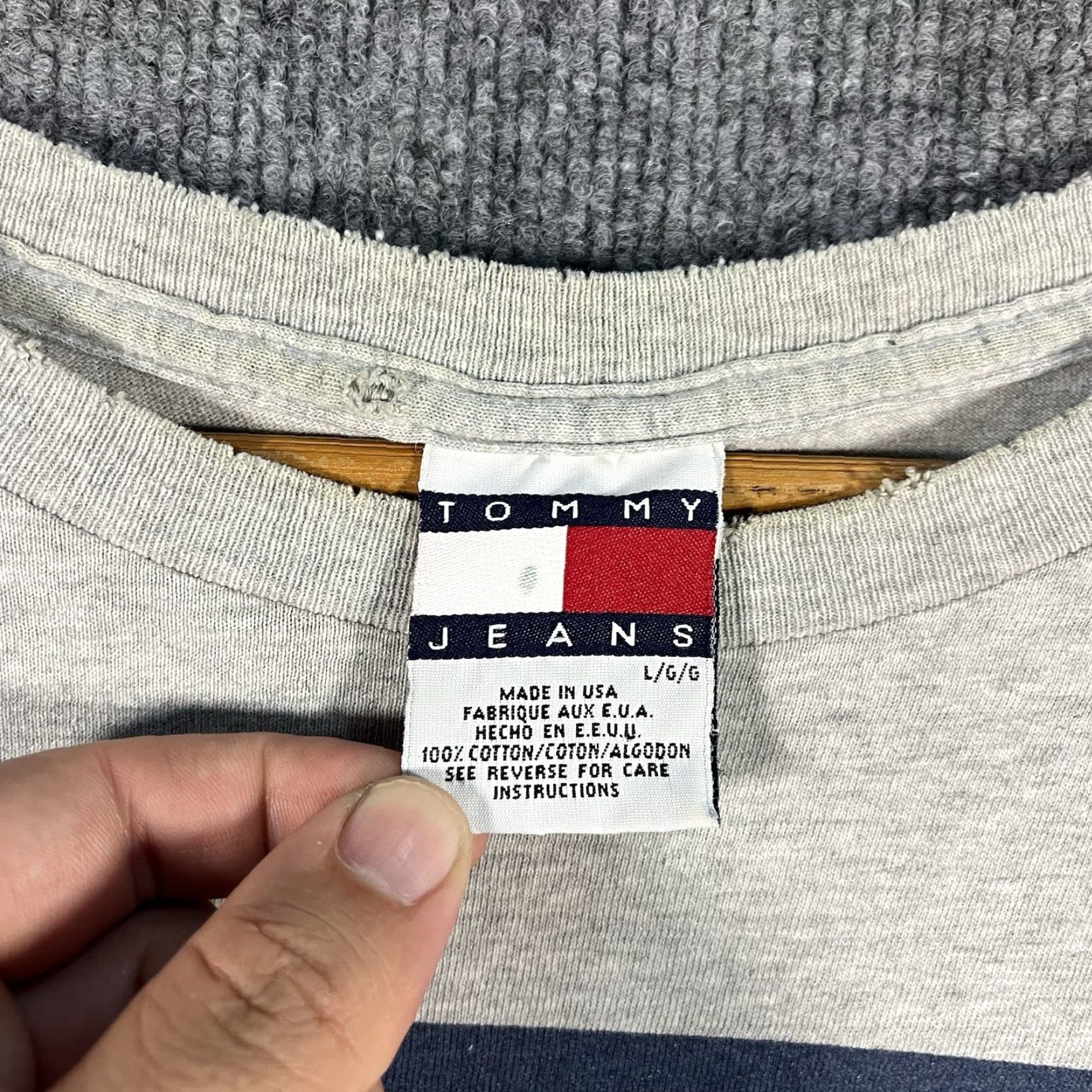 Tommy Hilfiger VINTAGE Tommy Hilfiger Tommy Jeans T-Shirt Logo Flag Gray Crew Neck Short Sleeve Large USA 90s Mens Size US L / EU 52-54 / 3 - 3 Thumbnail