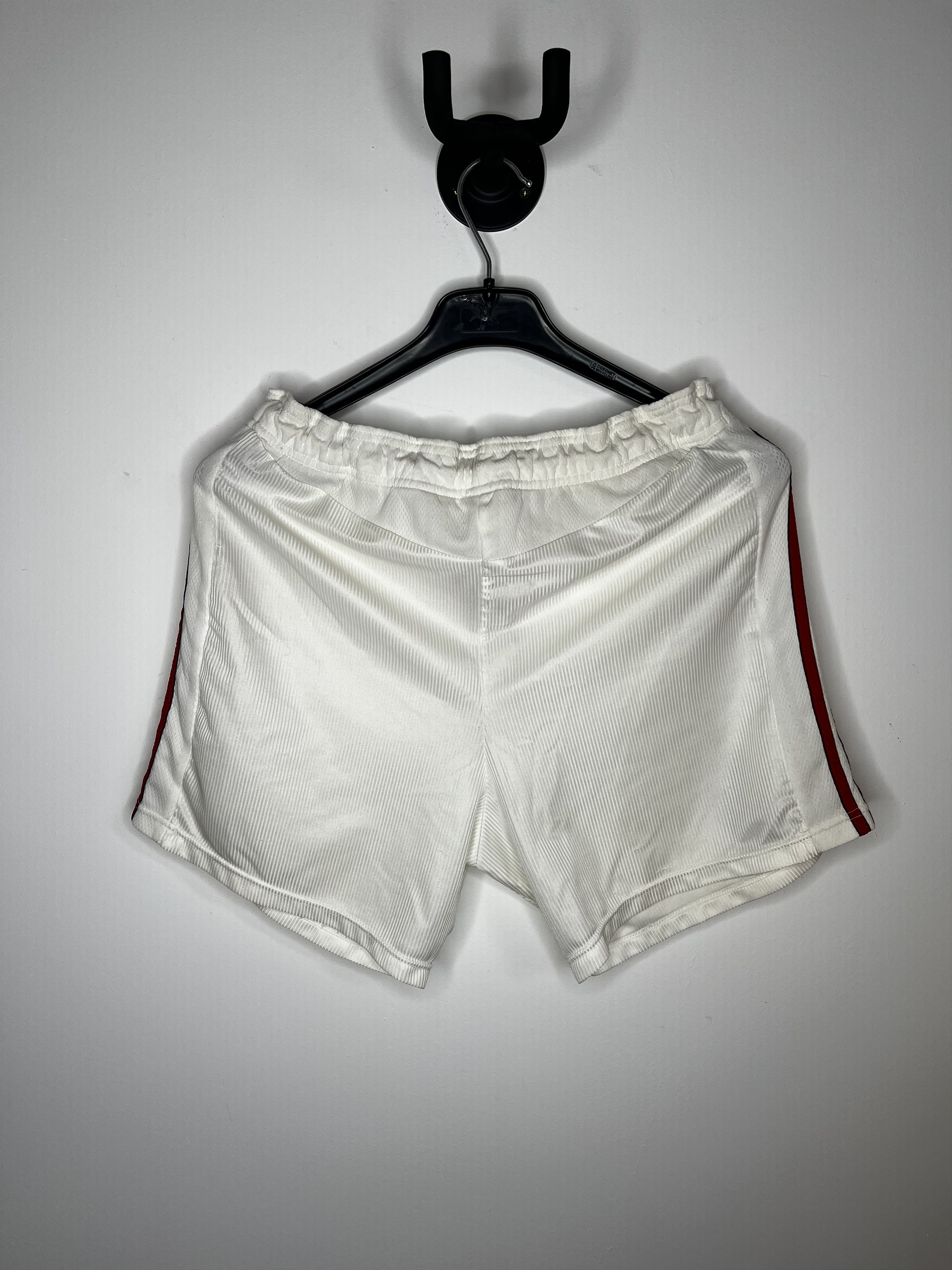 Adidas AC MILAN 1998 1999 HOME FOOTBALL SOCCER SHORTS ADIDAS SIZE M Size US 32 / EU 48 - 2 Thumbnail