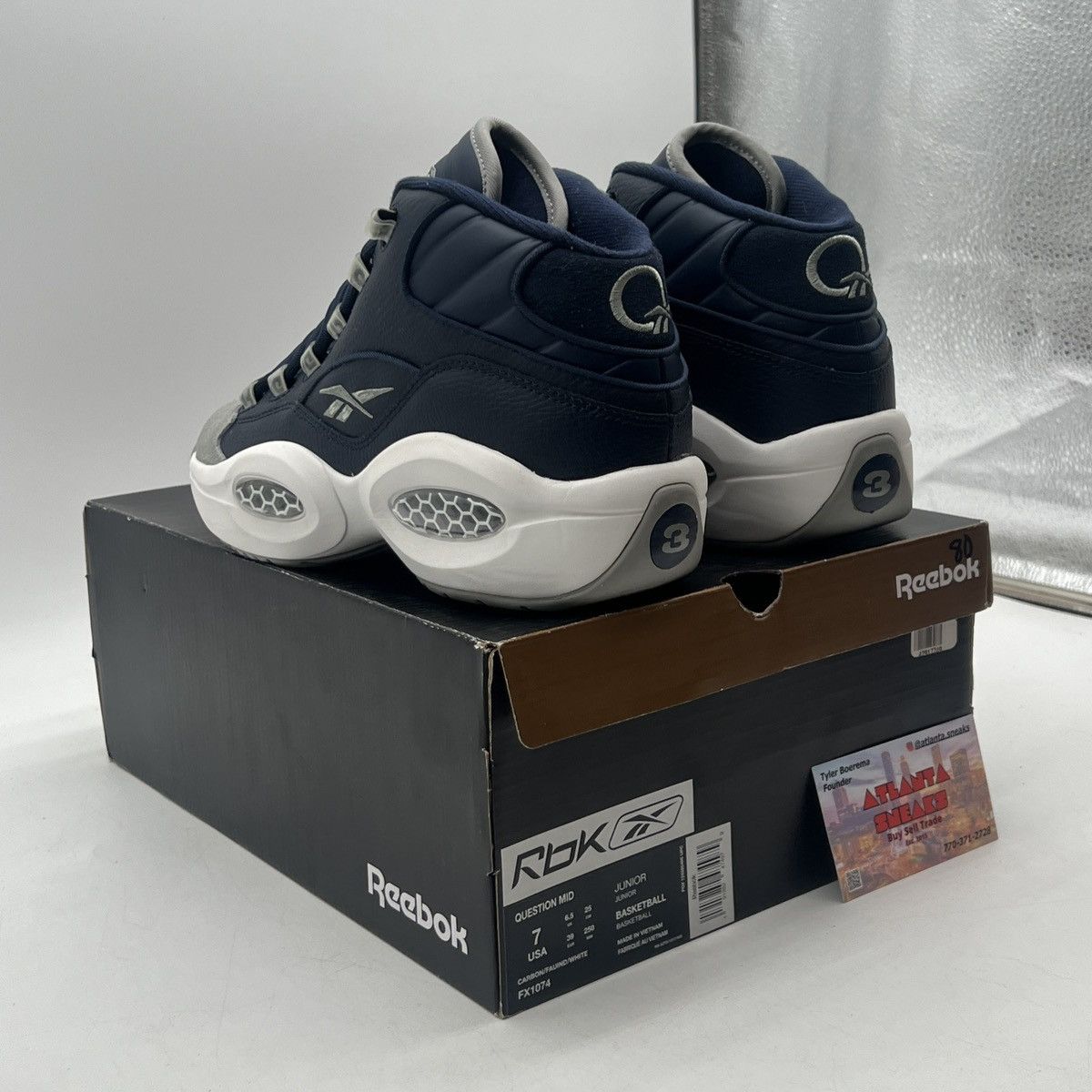 Reebok Question mid big kid Georgetown Size US 7 / EU 40 - 4 Thumbnail