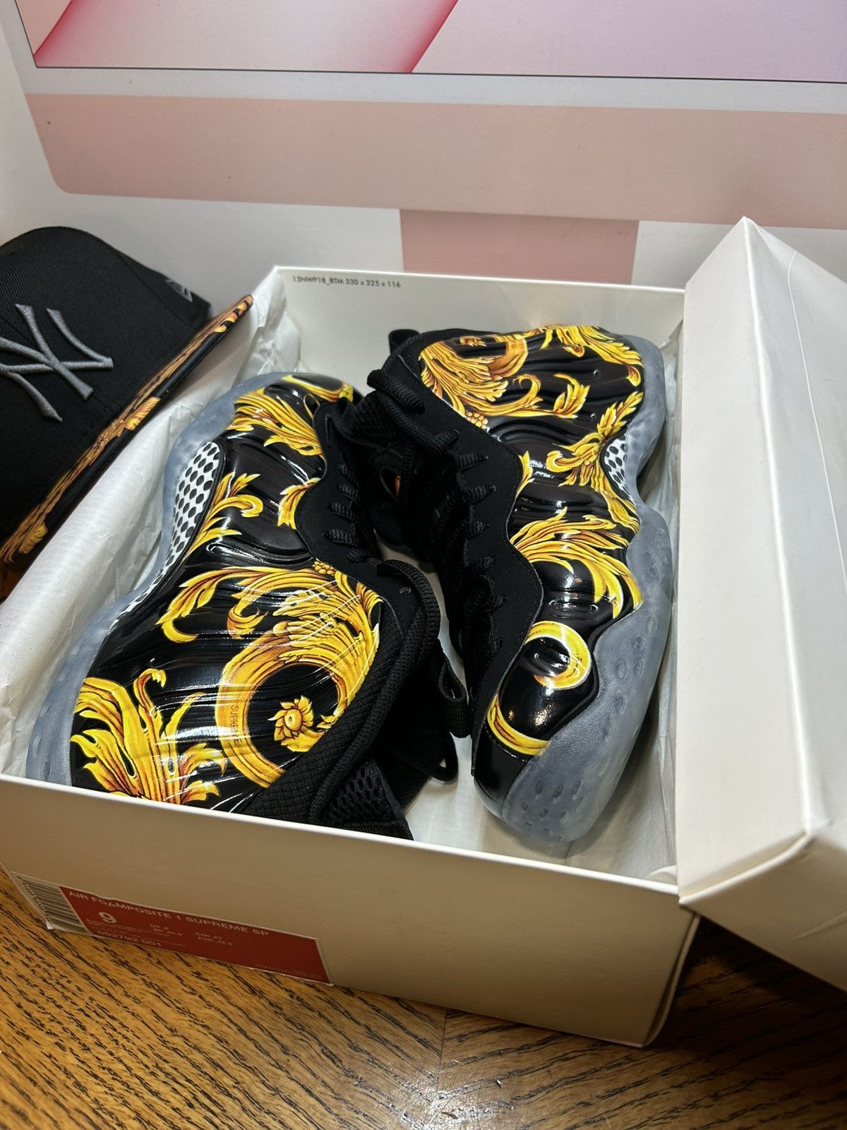 Nike × Supreme Size 9 - Supreme x Nike Air Foamposite One SP Black 2014 Size US 9 / EU 42 - 4 Thumbnail