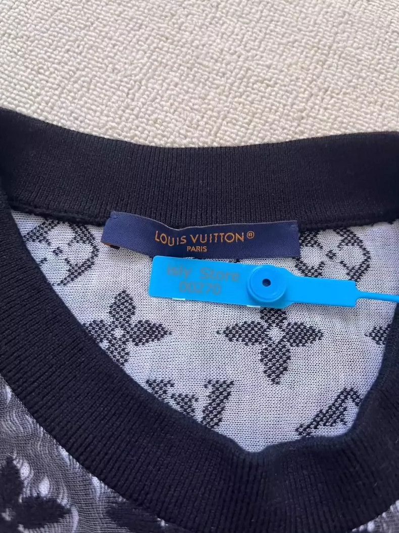 Louis Vuitton Louis Vuitton FW22 Full Logo Crew Neck Loose Short Sleeve Size US M / EU 48-50 / 2 - 4 Thumbnail