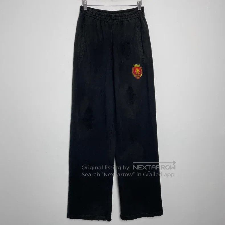 Balenciaga Balenciaga size XS Manchester United Crest Embroidered Log Size US 27 - 1 Thumbnail
