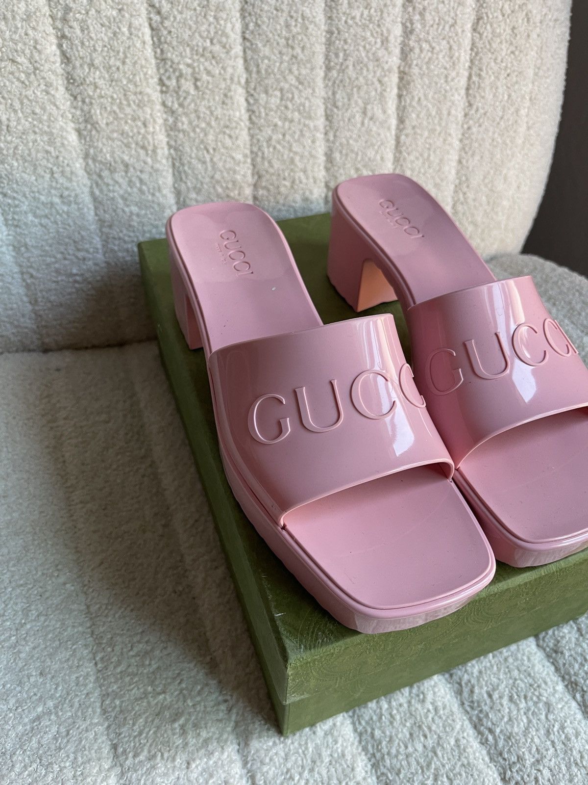 Gucci GUCCI Pink Rubber Slide Heeled Sandals Size 9 Size US 9 / IT 39 - 7 Thumbnail