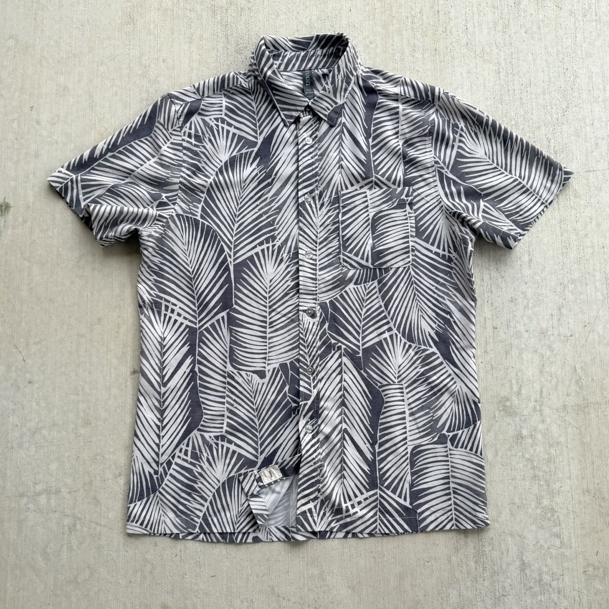 Vuori Vuori Short Sleeve Bridge Button Down Shirt Men M Palm Leaf Size US M / EU 48-50 / 2 - 1 Thumbnail